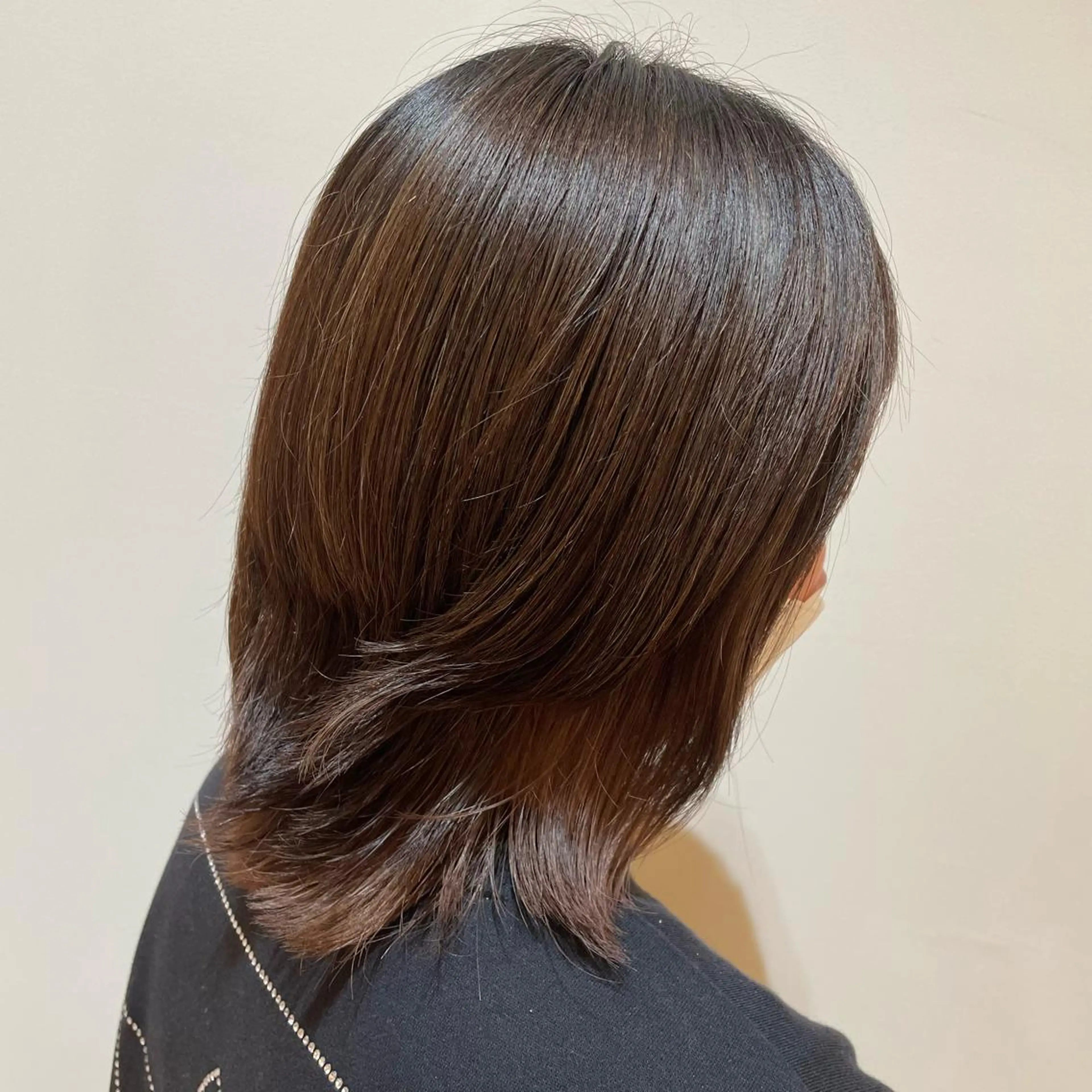 ミディアム カラー パープルカラー 濱口 由華のヘアスタイル
