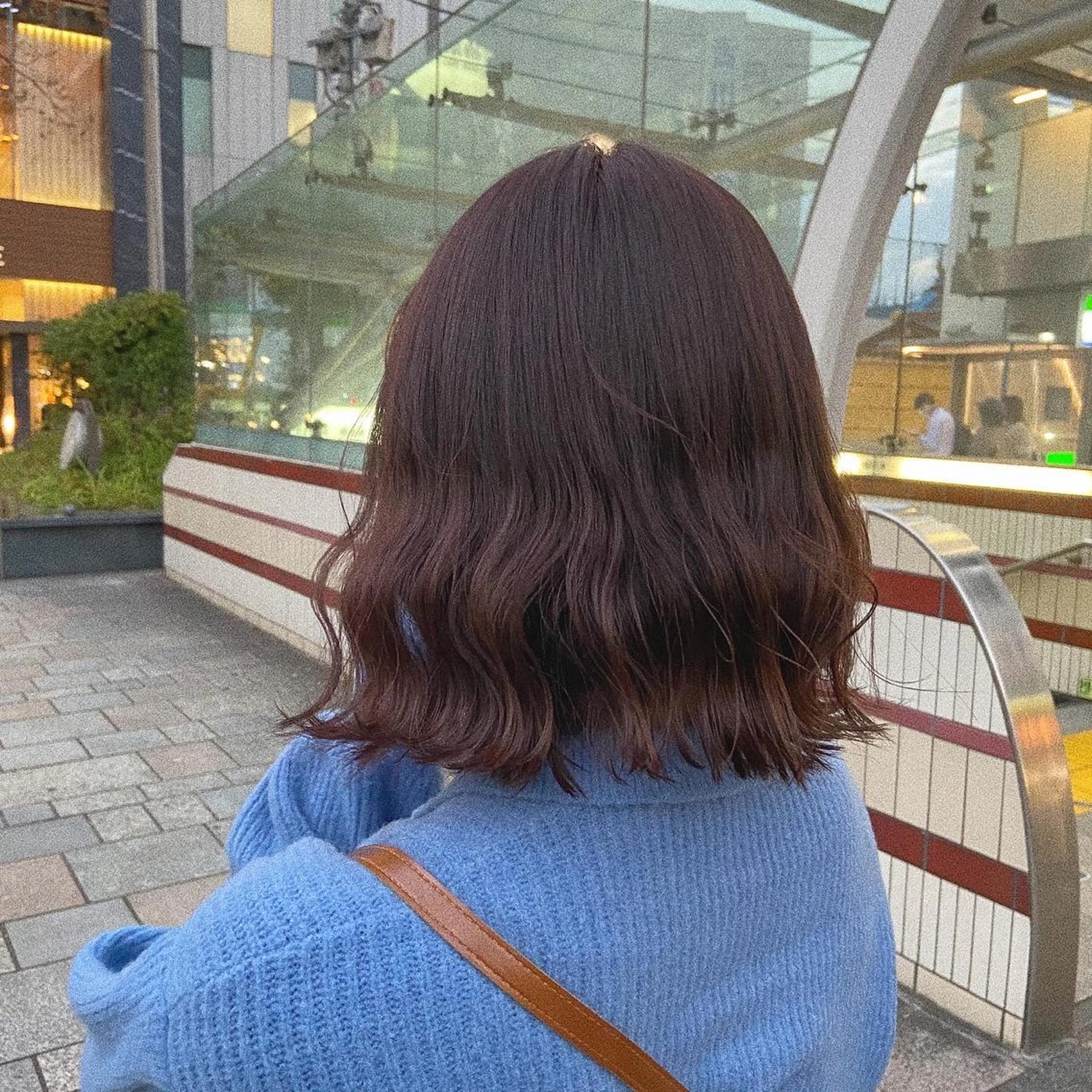 ミディアム PULSE yokohama所属・レイヤー |オリーブ |ヘーゼルベージュのヘアスタイル