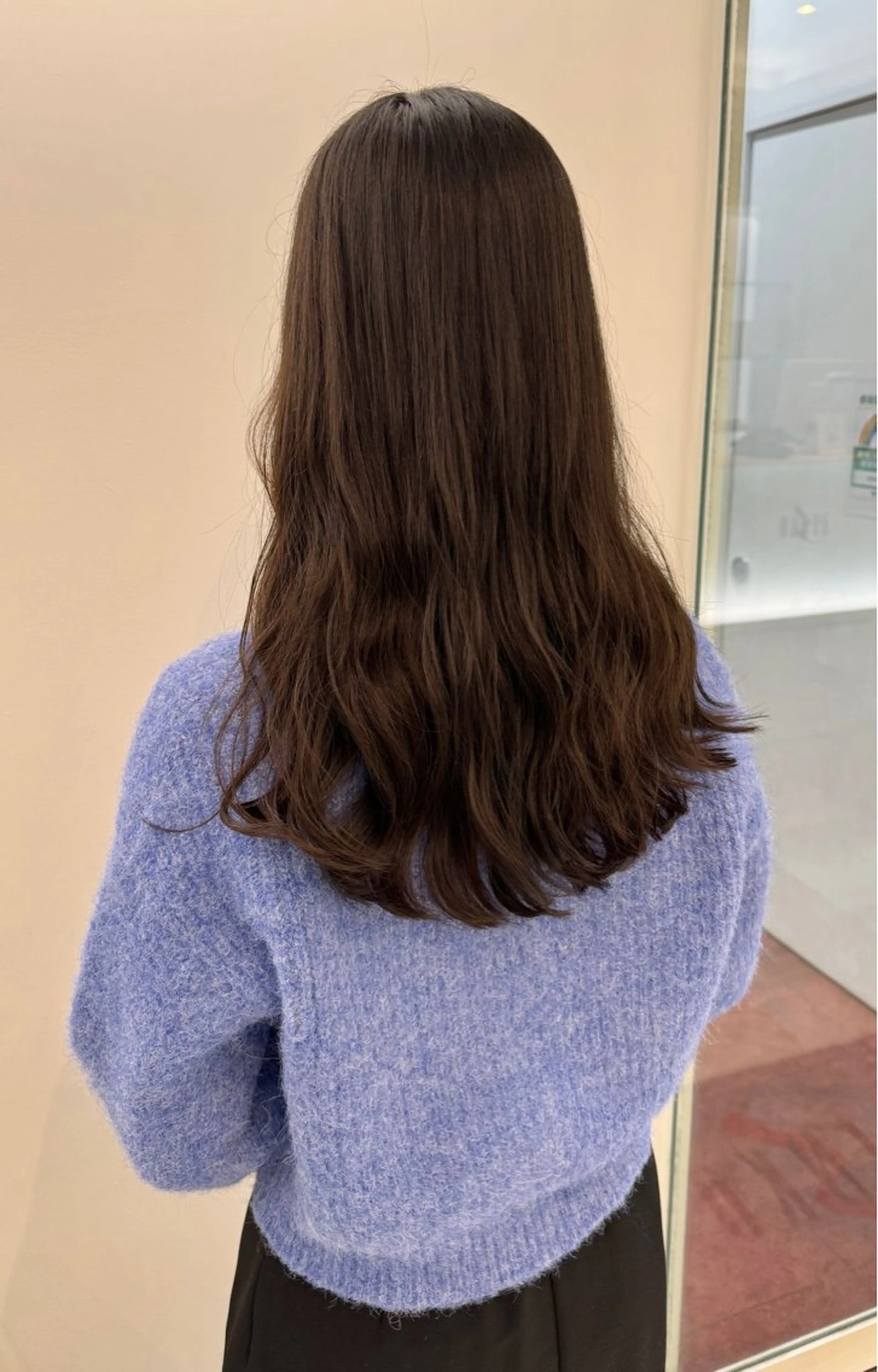 ロング パーマ コテ巻き風パーマ/ キミシマカイトのヘアスタイル