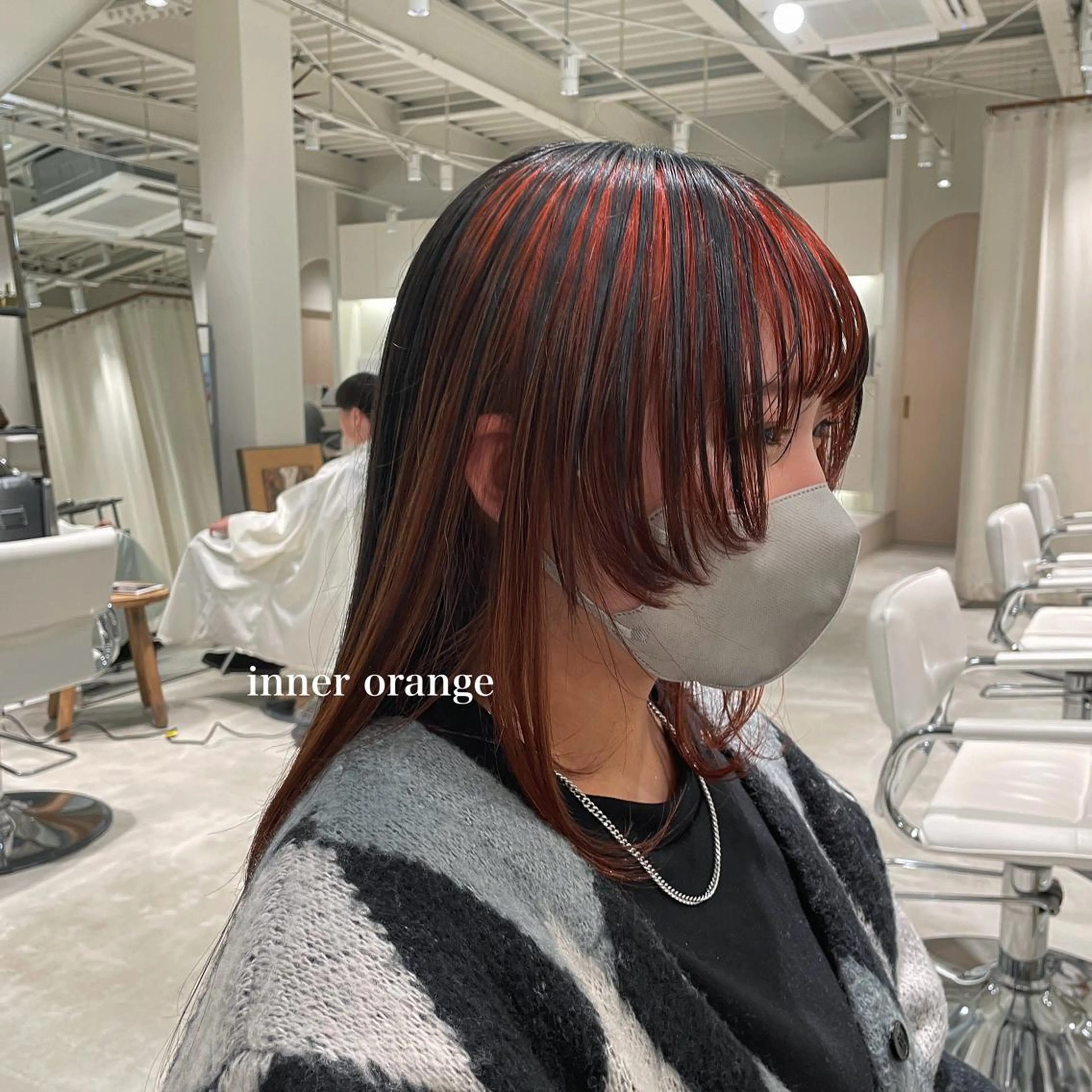 ロング カラー ブリーチ オレンジ 峯崎 葵のヘアスタイル