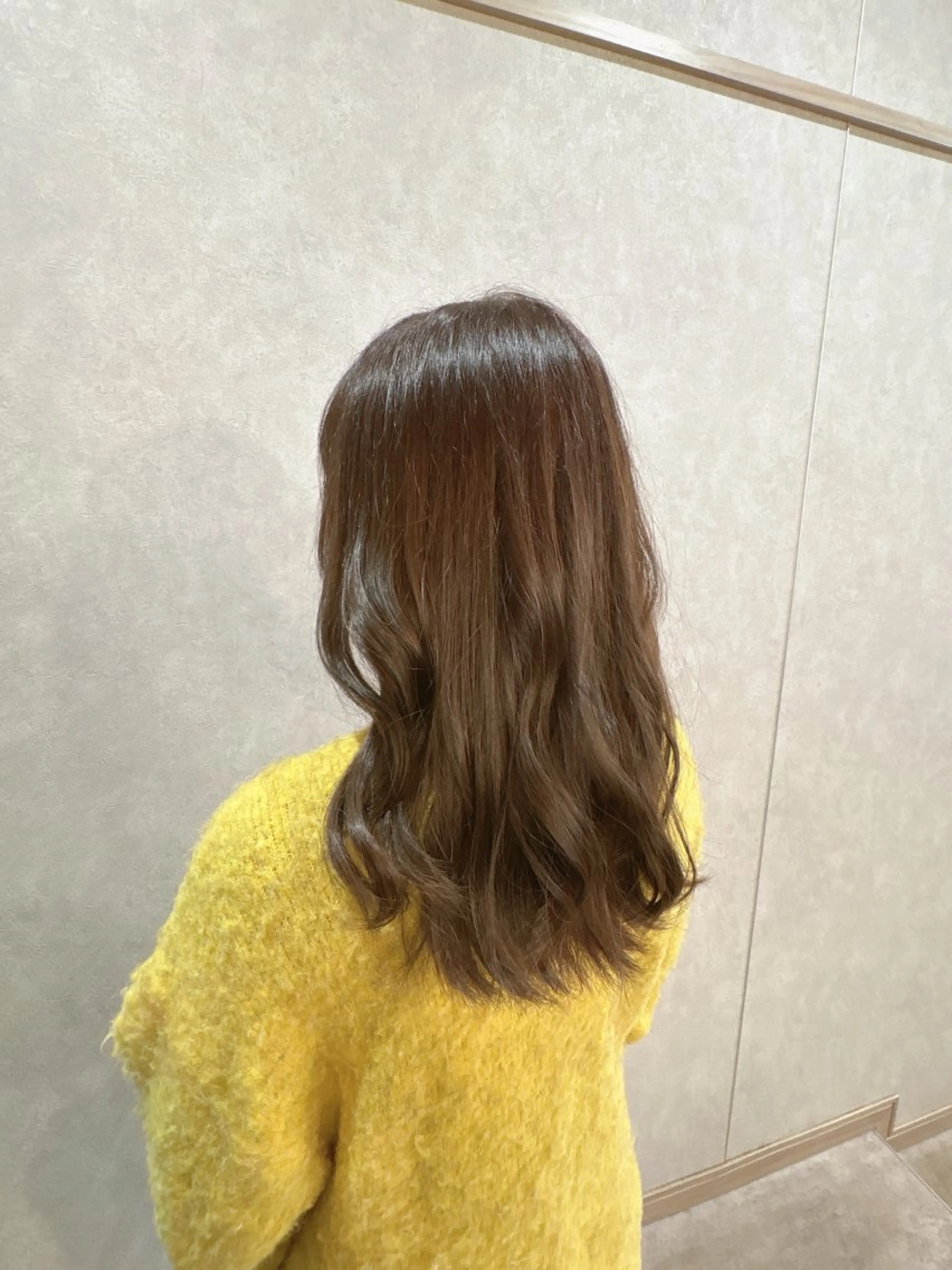 セミロング カラー ベージュカラー ブリーチ ブリーチなしカラー オリーブベージュ soleil by ailes所属・町山 すみれのヘアスタイル