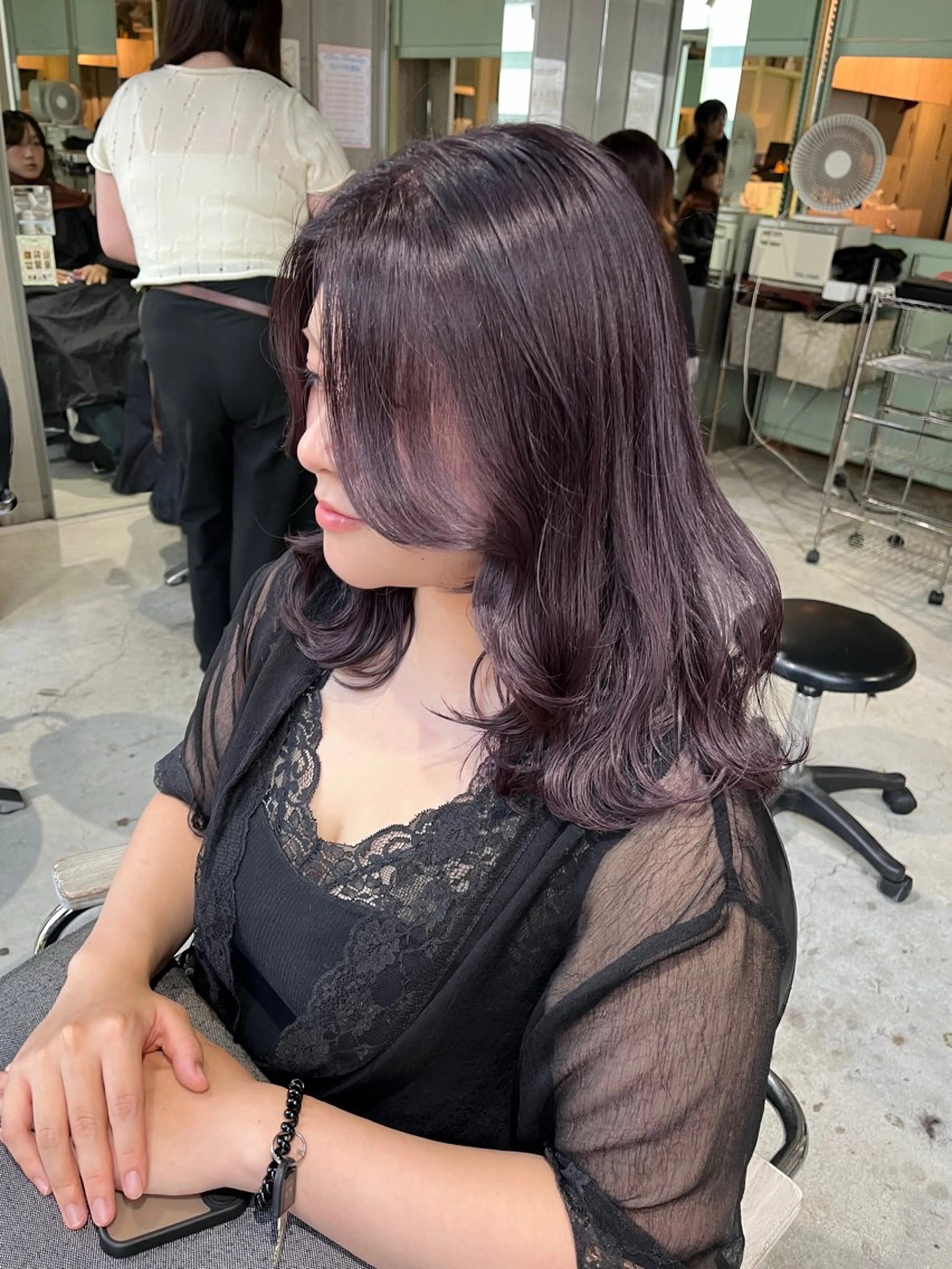 ミディアム カラー ブリーチ ラベンダーカラー ヘアカラー トリートメント 暖色/まろベージュ/ シカタユウカのヘアスタイル