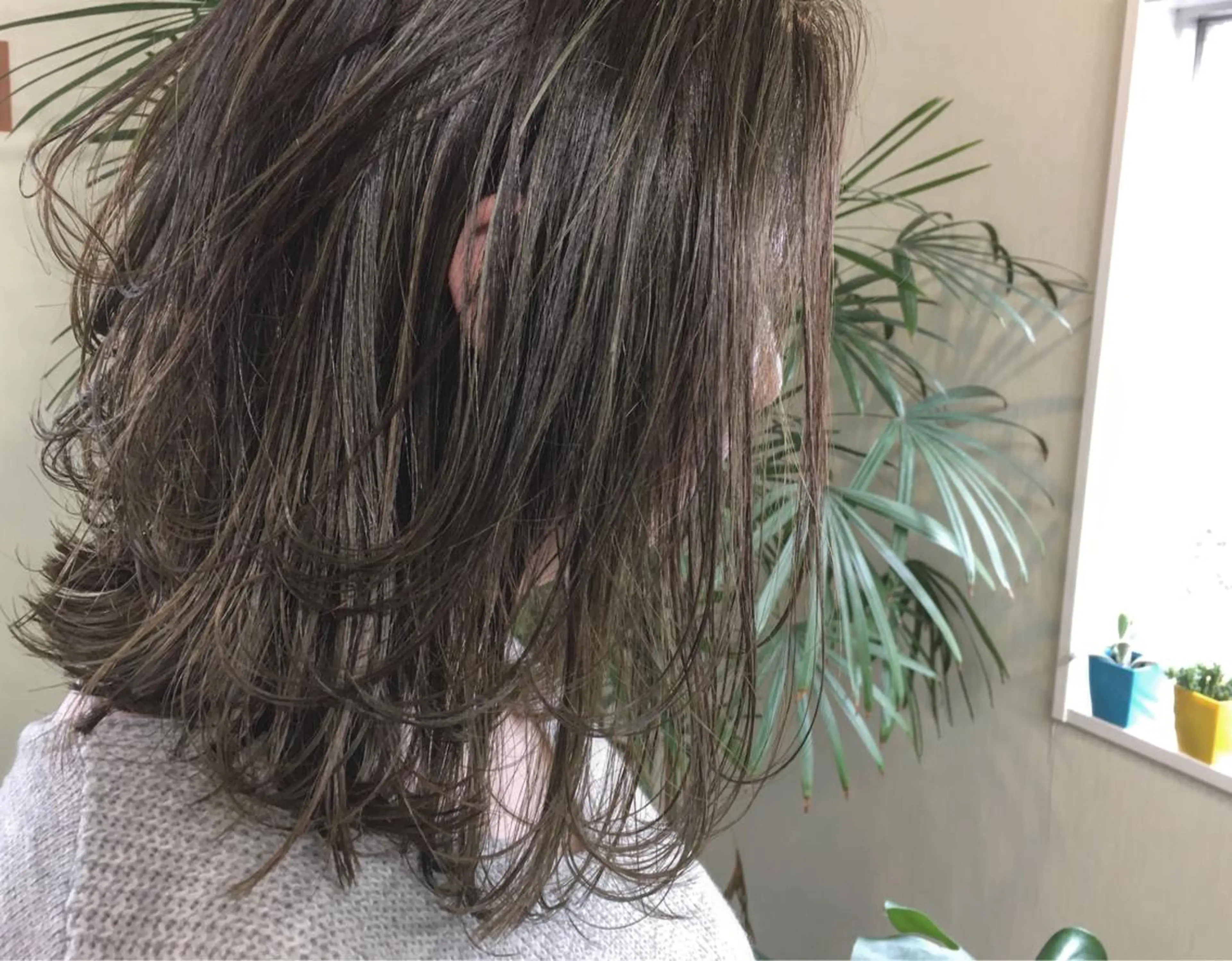 ミディアム カラー ヘアアレンジ グレージュ ハイライトカラー ボブ ハイライト ケアブリーチ白髪染め TAKUMIのヘアスタイル