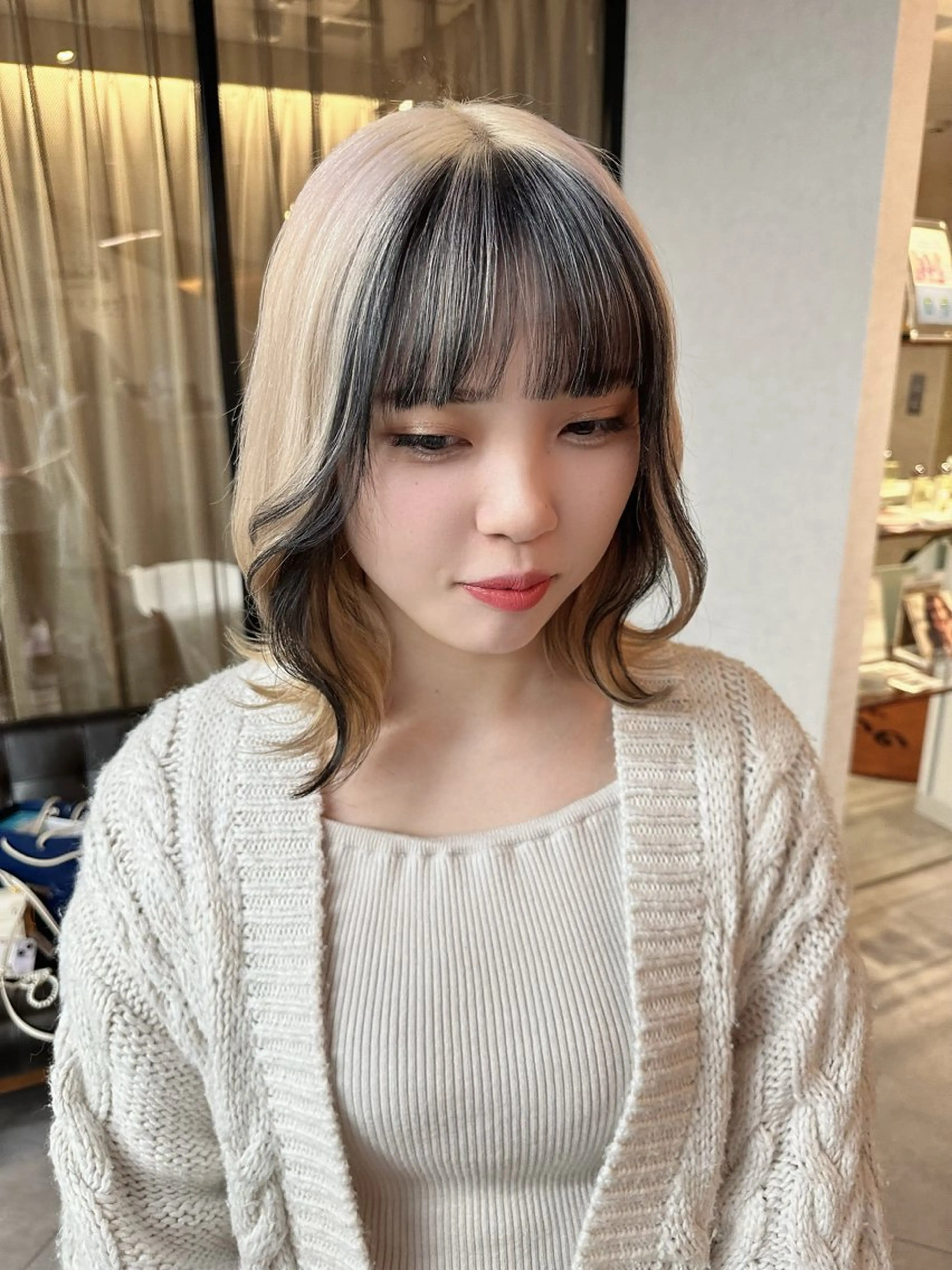 ミディアム カラー ウルフとハイトーン みっちー✂️のヘアスタイル