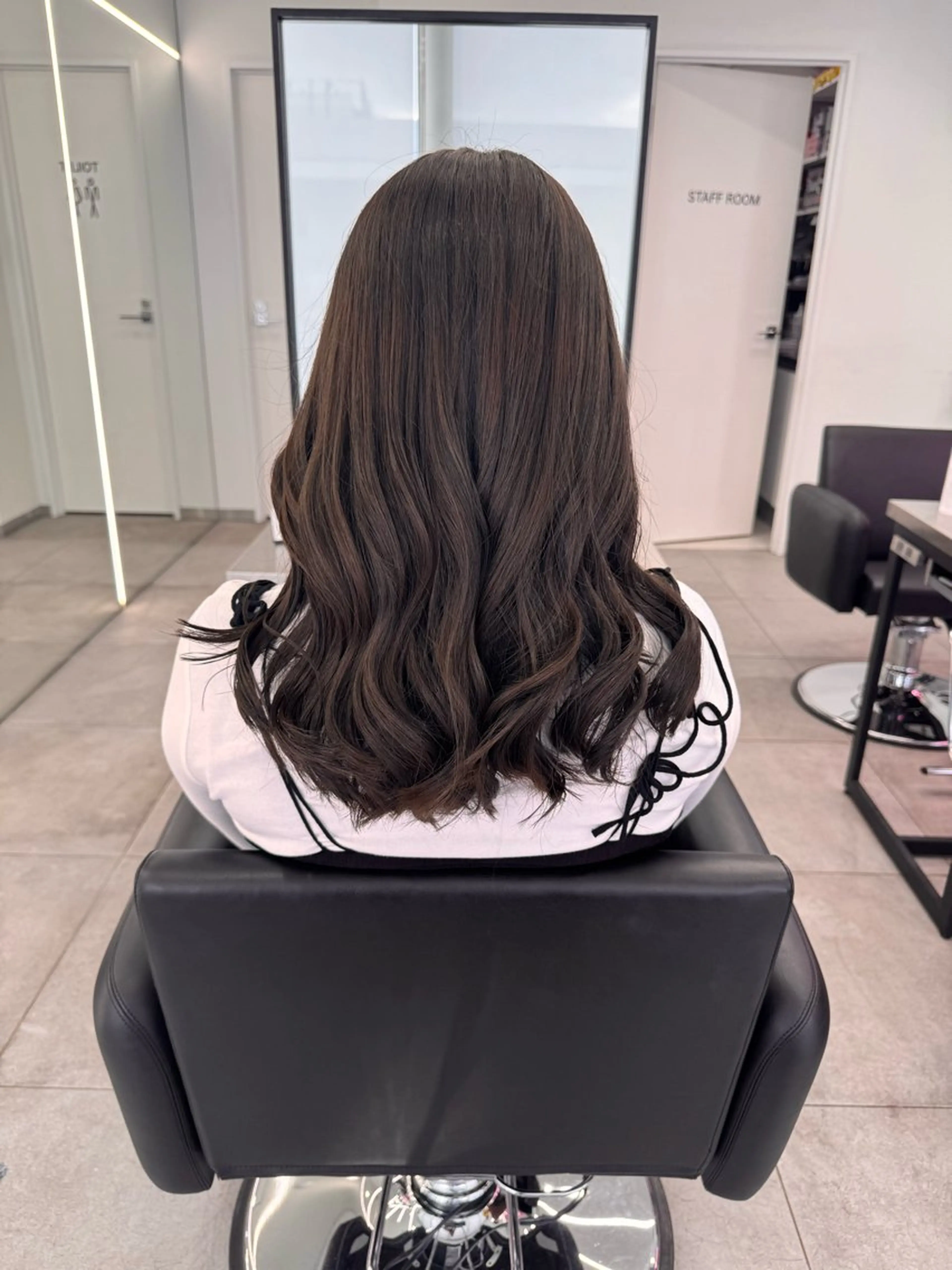 セミロング ヘアカラー 柾木 伊桜莉のヘアスタイル