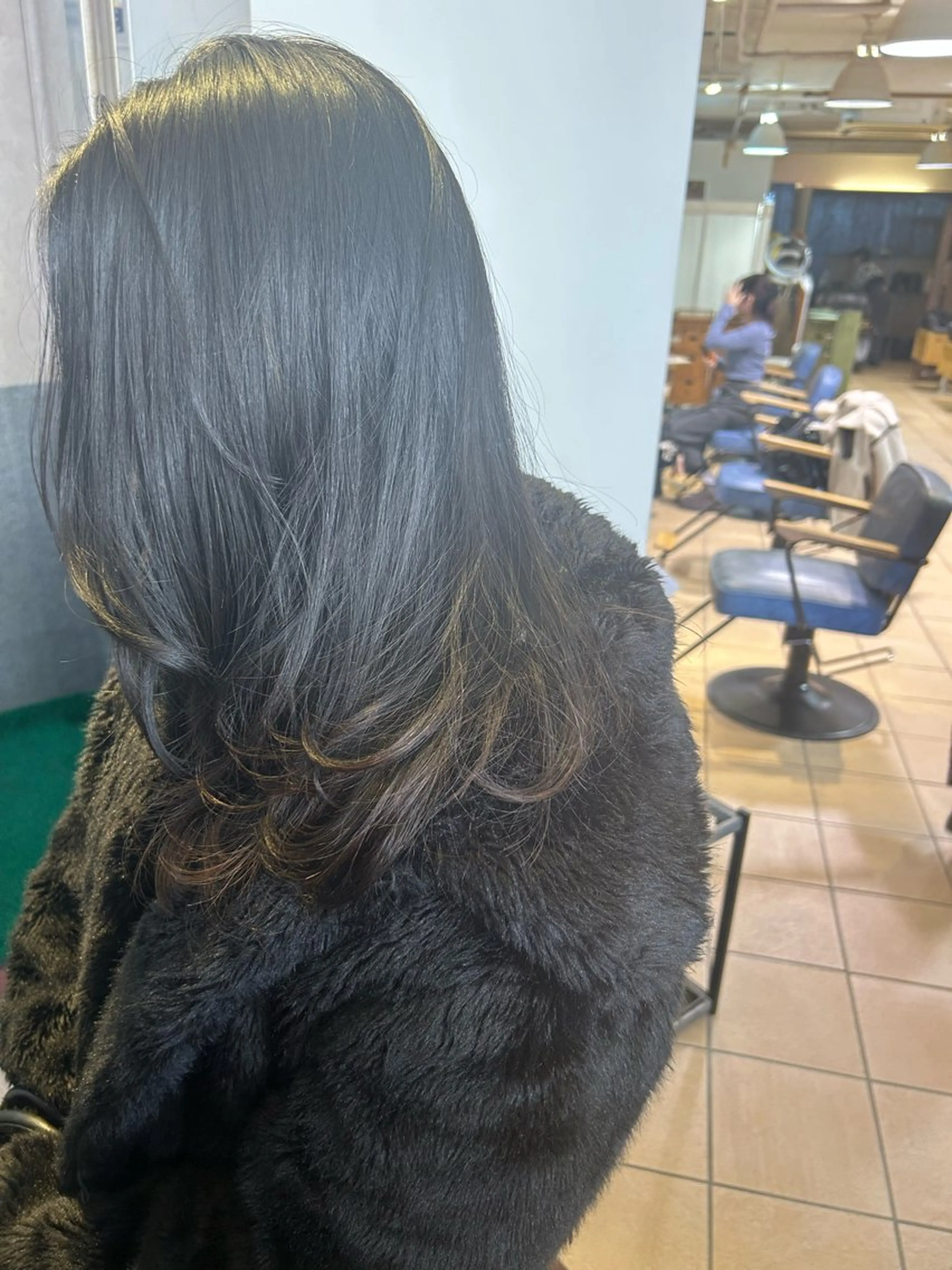 ロング ロングレイヤー レイヤーカット ロング 宮川 桃英のヘアスタイル