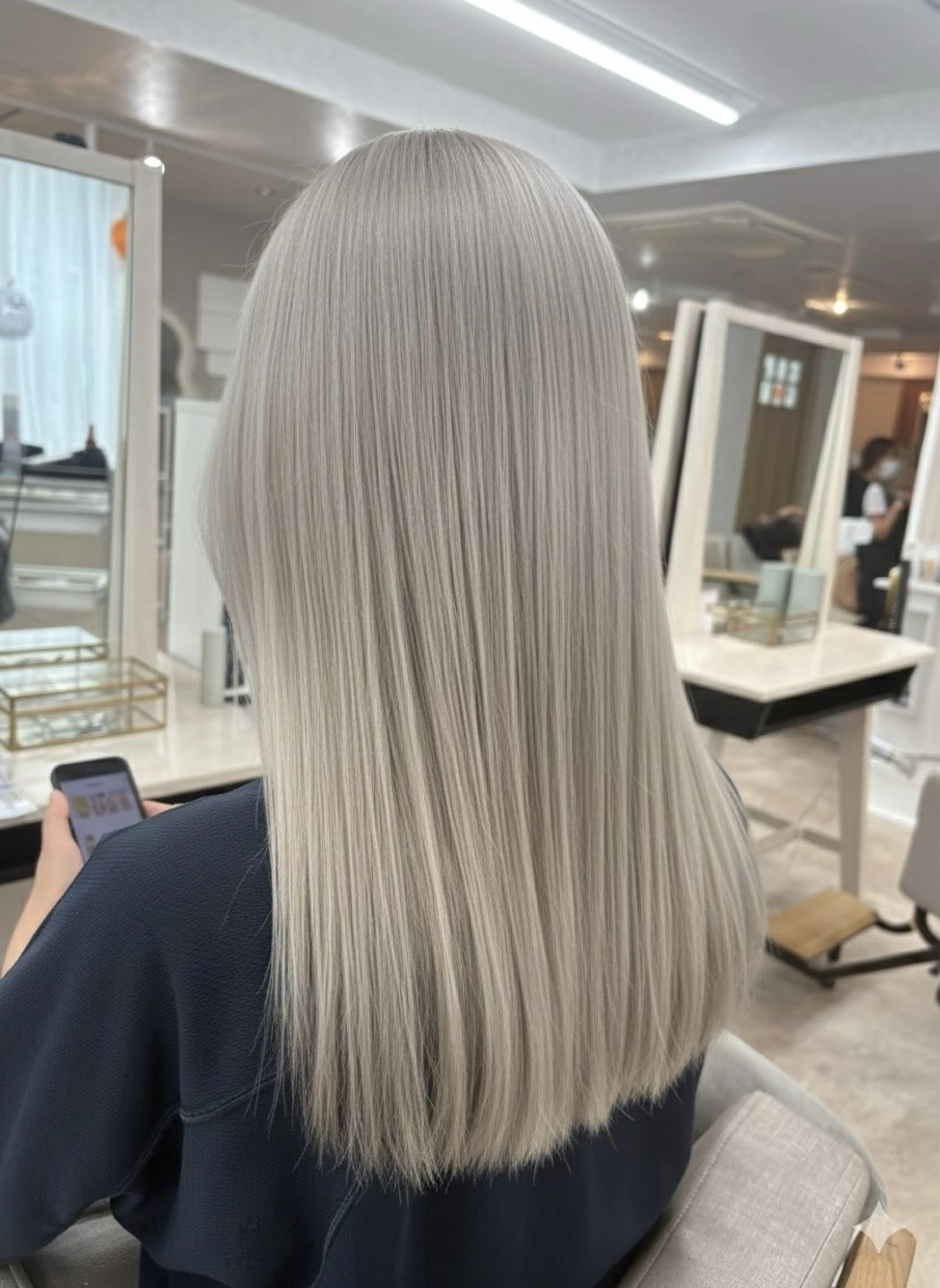 ロング カラー グレージュ ハイトーンカラー ハイトーングレージュ ヘアカラー ✨透明感カラー✨ 大和のヘアスタイル