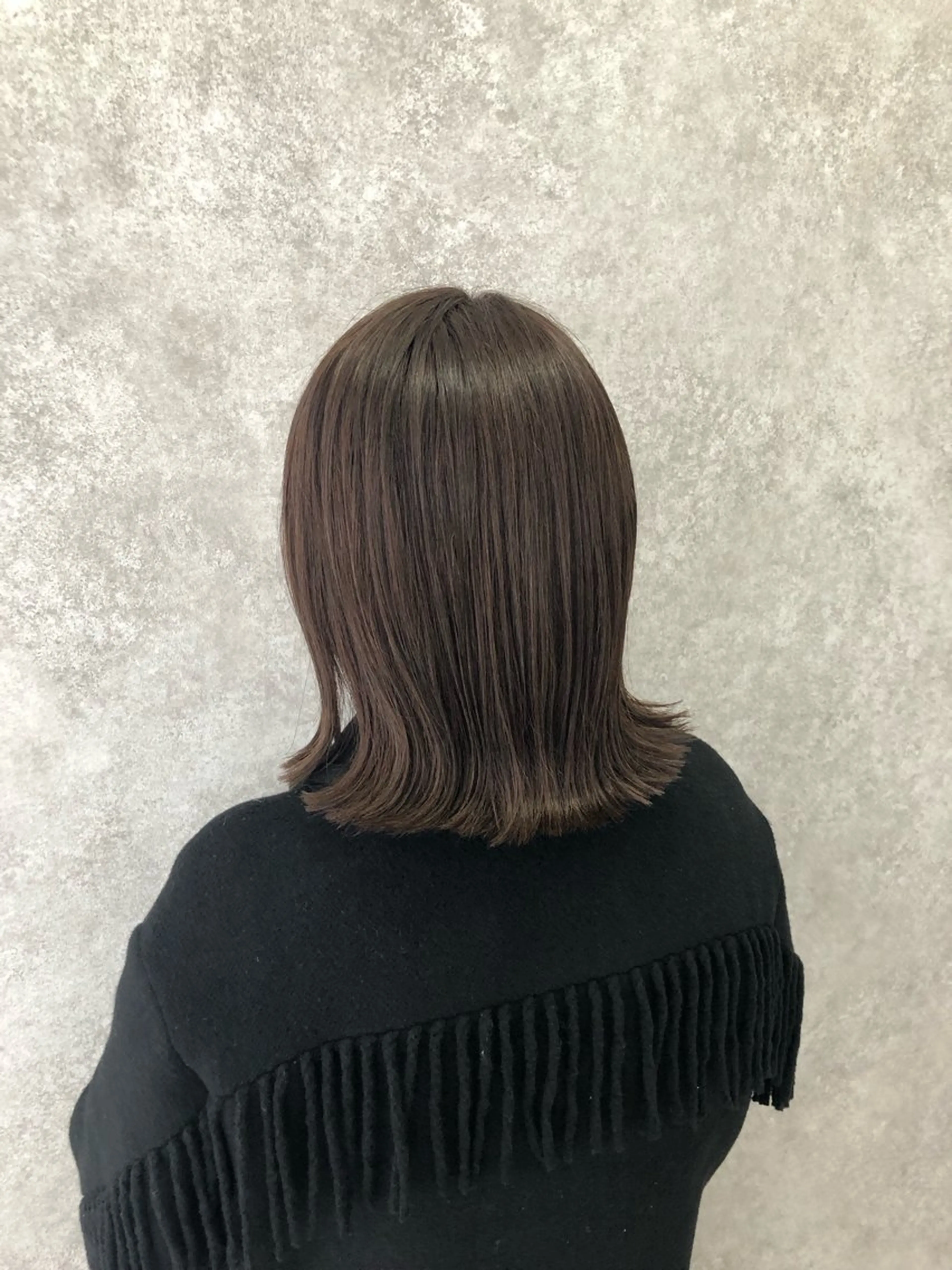 ミディアム アッシュ アッシュグレー アッシュグレージュ カット ヘアカラー 飛田 由貴のヘアスタイル