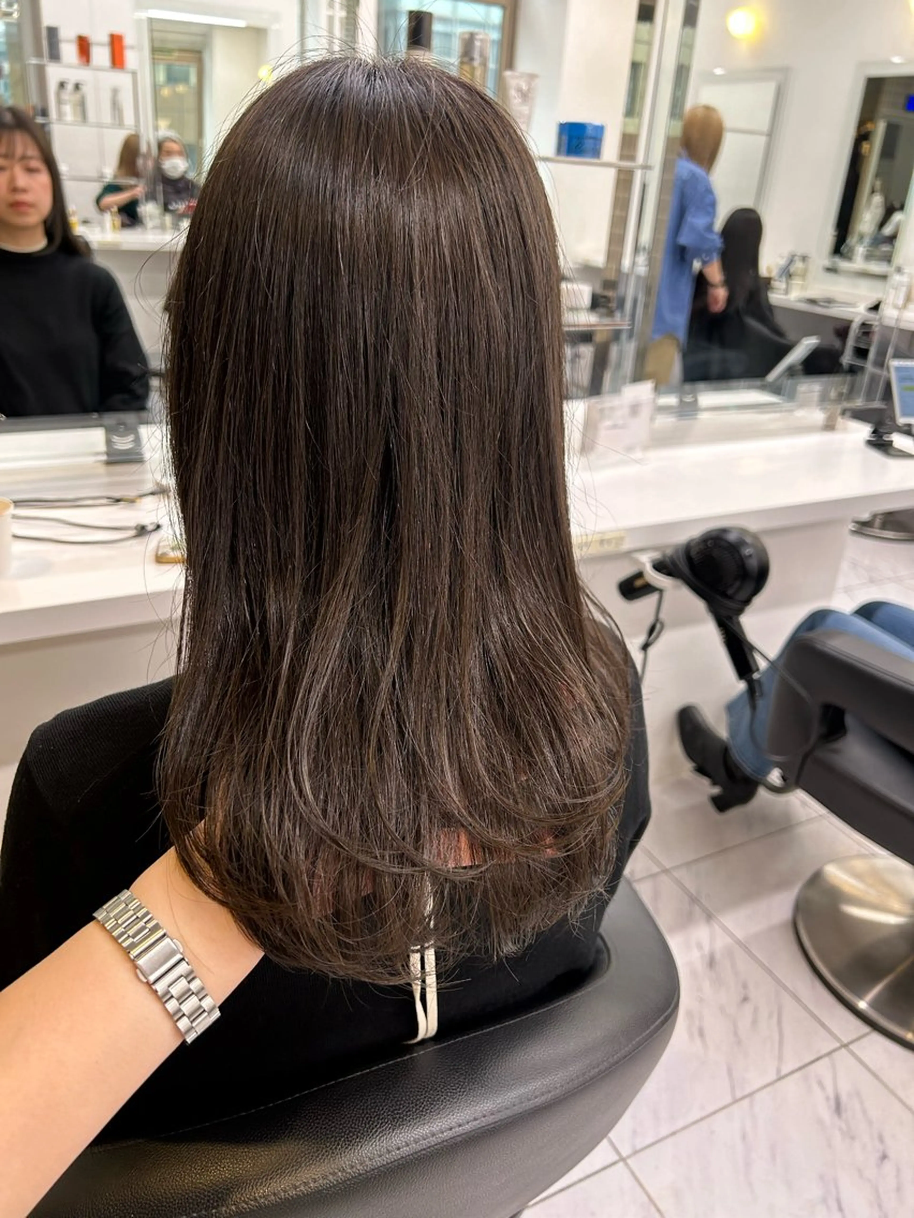 カラー カット ヘアカラー トリートメント ベージュ／ピンク【く すみカラー】レイヤーのヘアスタイル