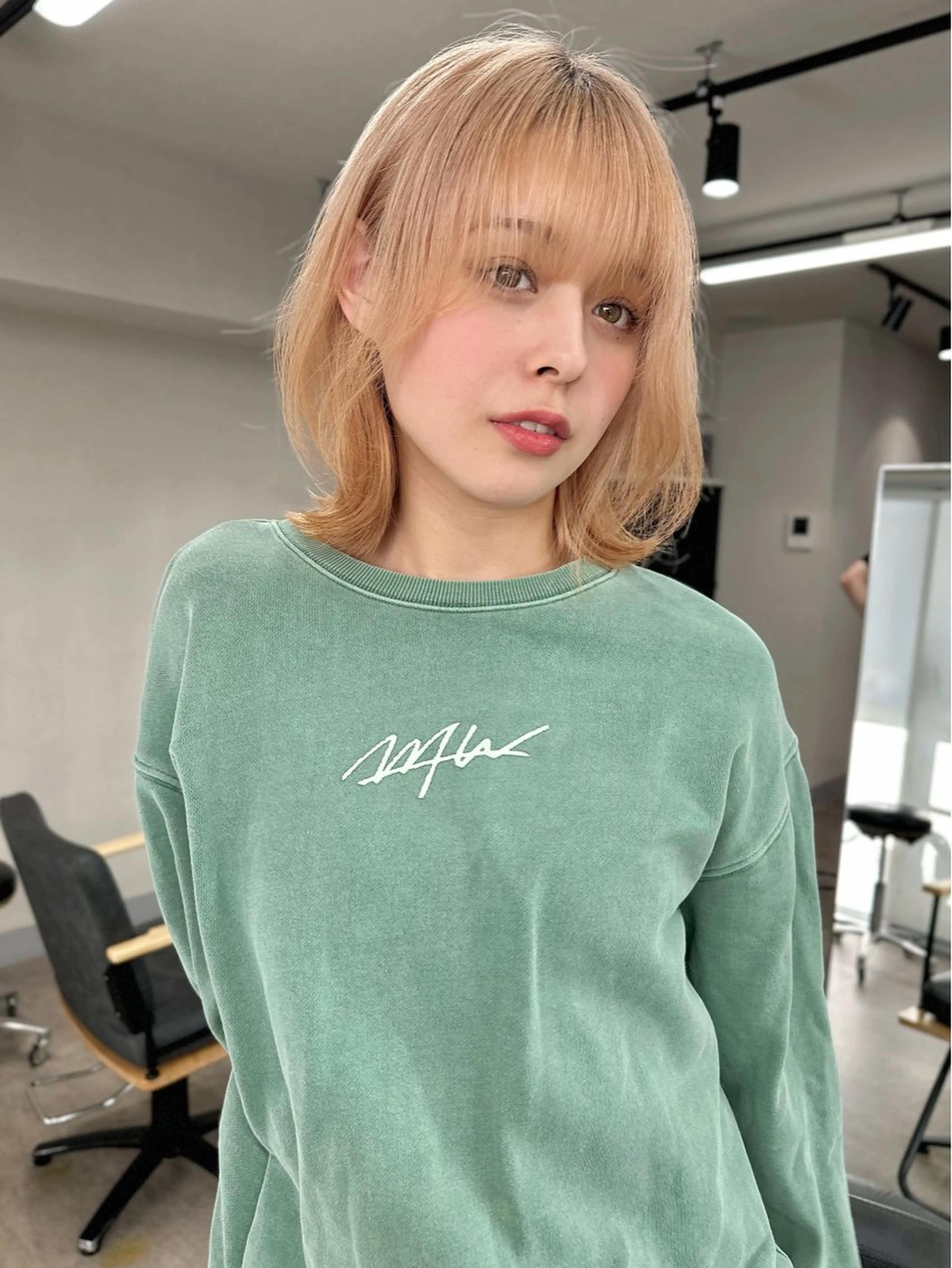 ミディアム カラー ミディアムレイヤー ブロンド レイヤーカット カット ヘアカラー レイヤーカット🪄 耳ツボ🎀Ayumiのヘアスタイル