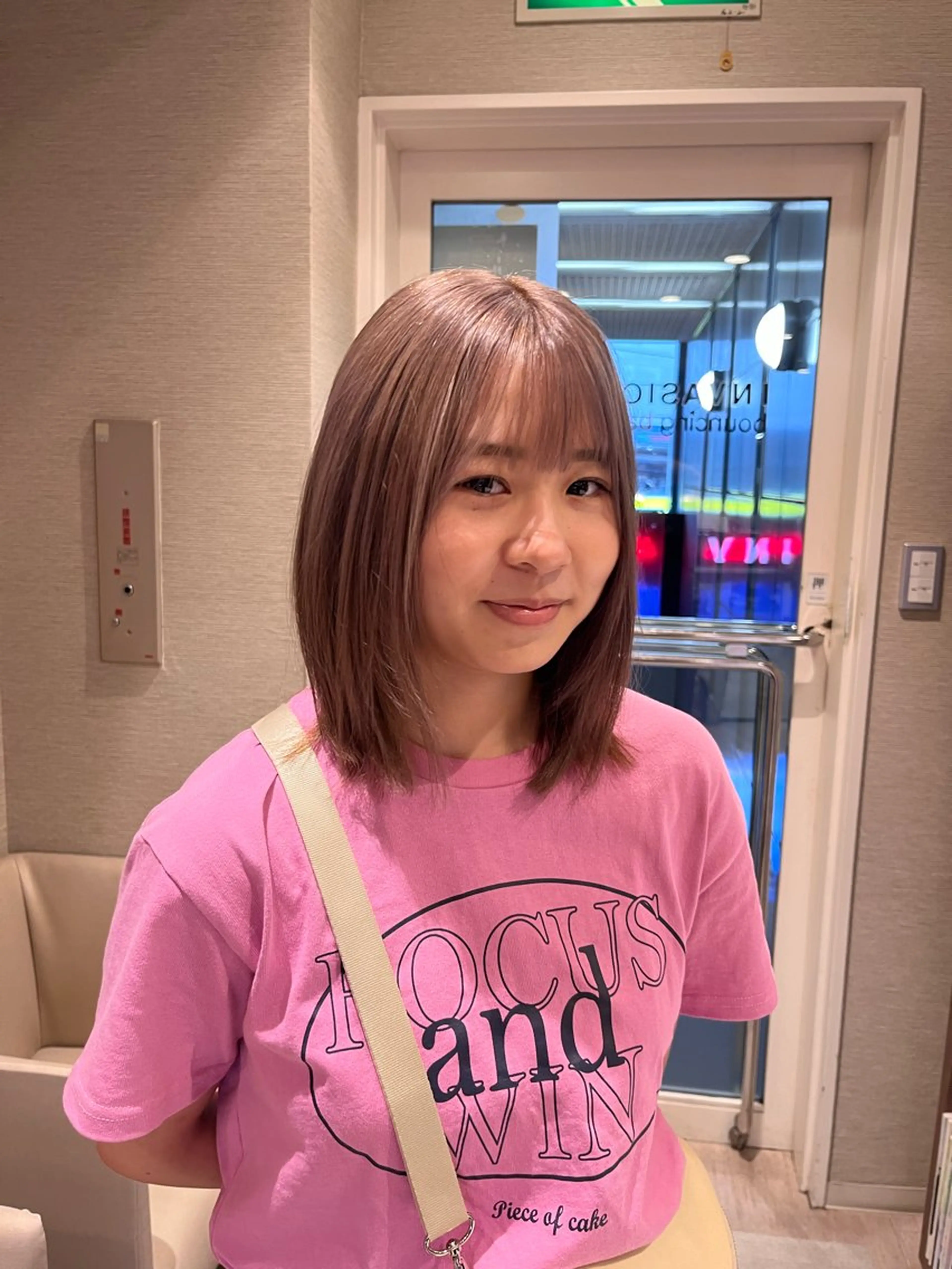 セミロング カラー ブリーチ グレージュ dogstar小林諒 レイヤー/パーマのヘアスタイル