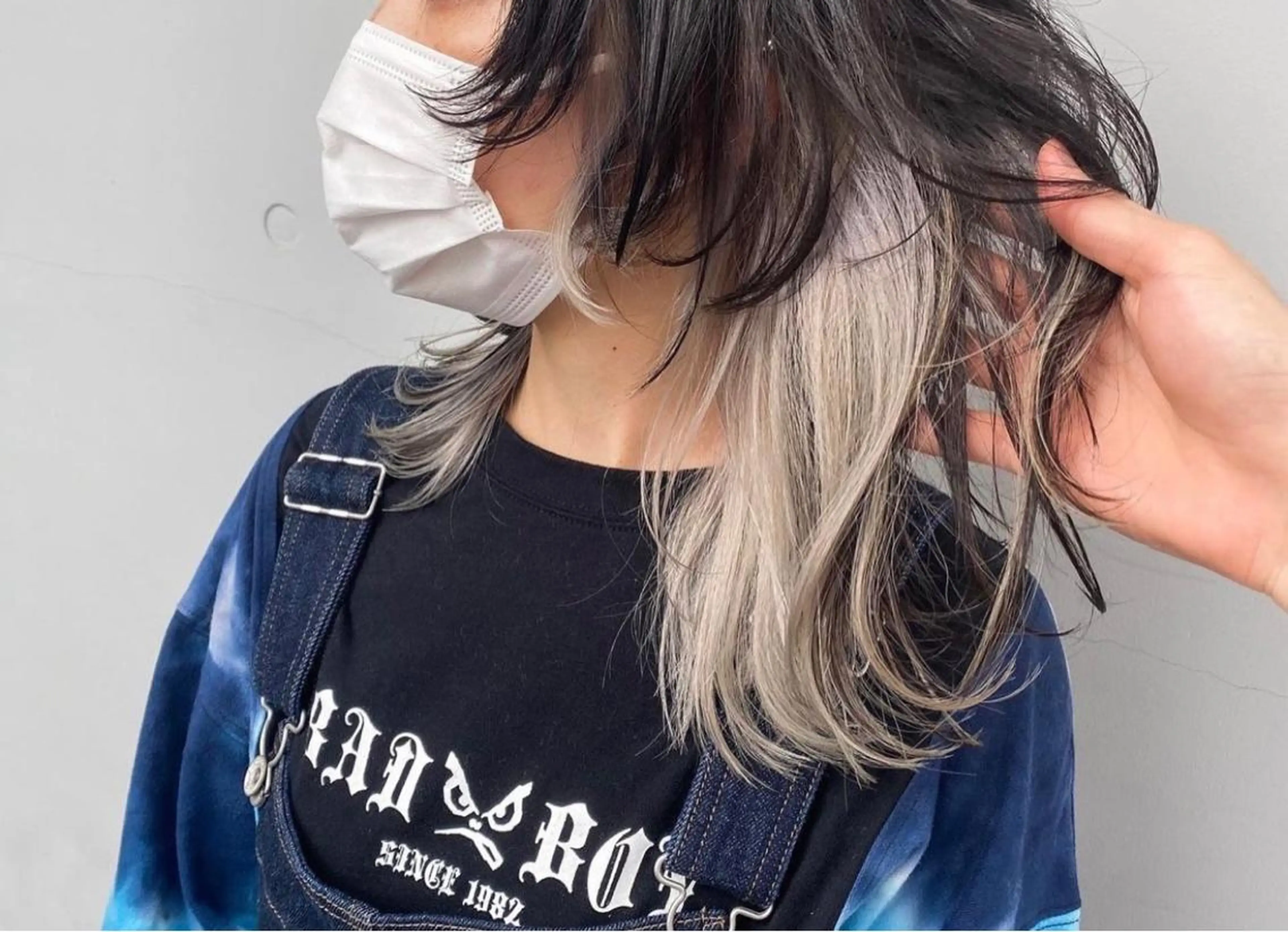 ミディアム カラー ベージュカラー ブリーチ ホワイトベージュ レイヤー/デザイン カラー岡本智樹のヘアスタイル