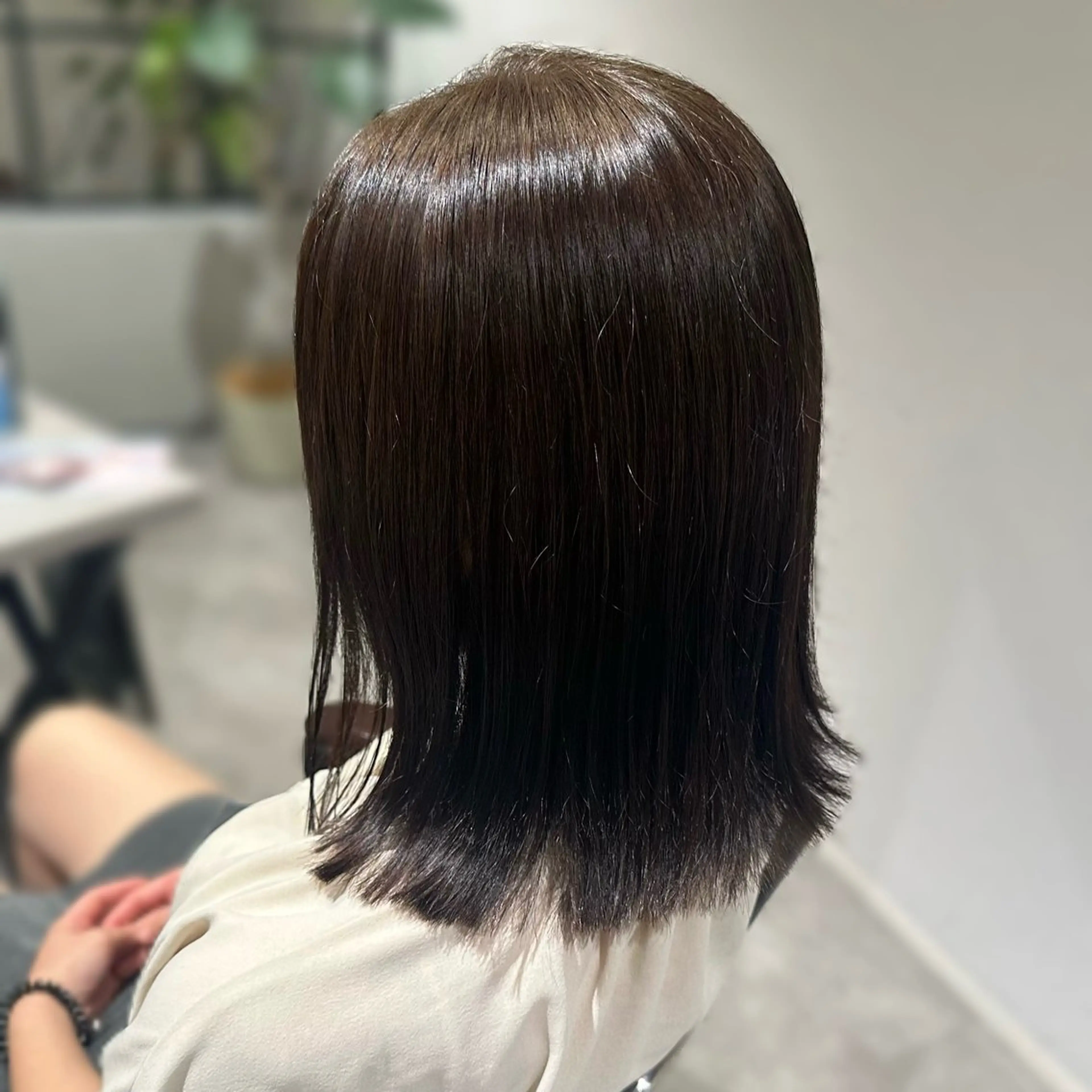 ミディアム カラー ブラウンカラー 透明感カラー ナチュラルブラウン ヘアカラー トリートメント 岩本みるか/ 暖色カラー/ベージュのヘアスタイル