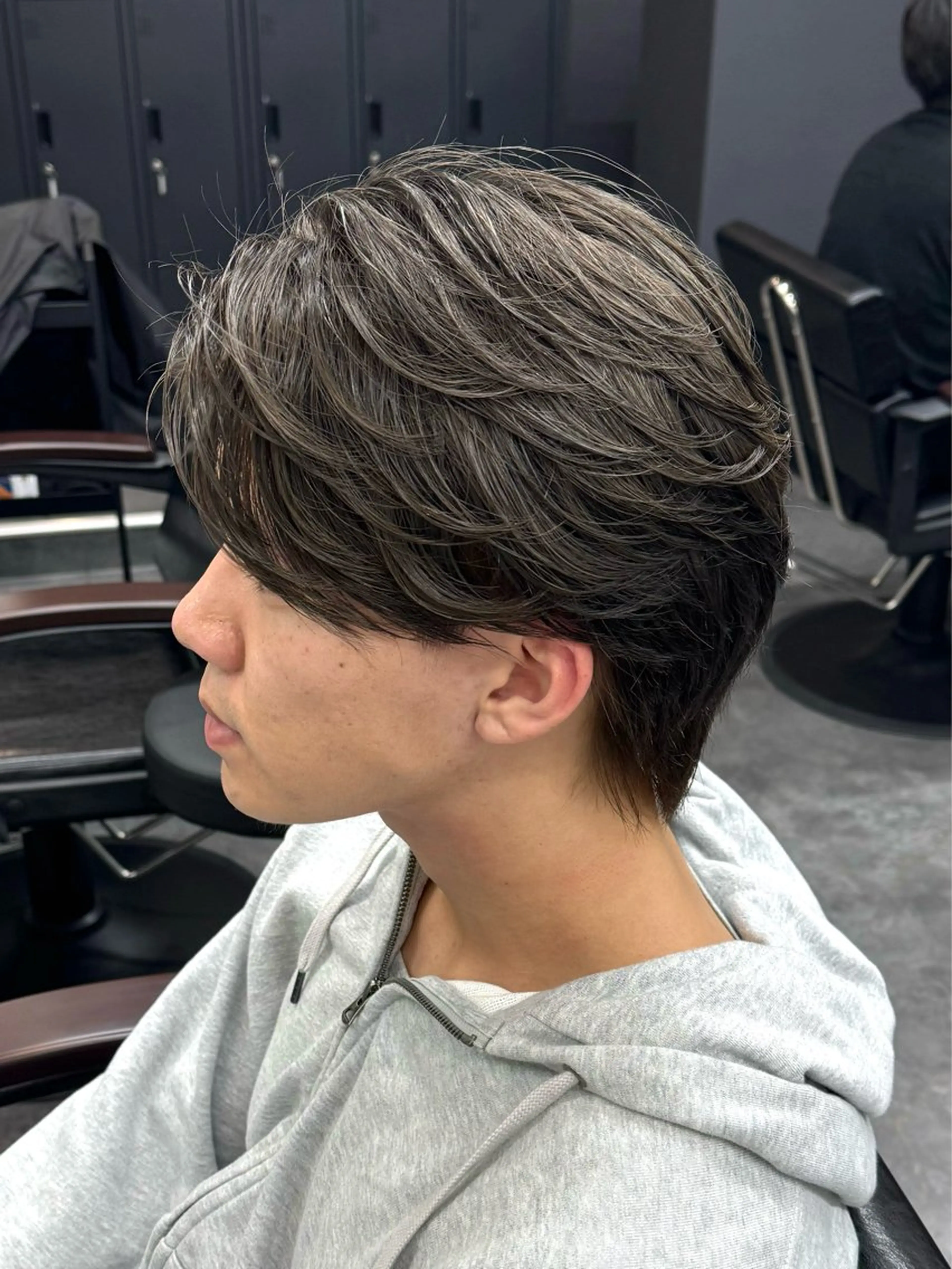 ミディアム メンズ アッシュ アッシュグレー カット ヘアカラー 柏メンズカットパーマ NO.1タイチのヘアスタイル
