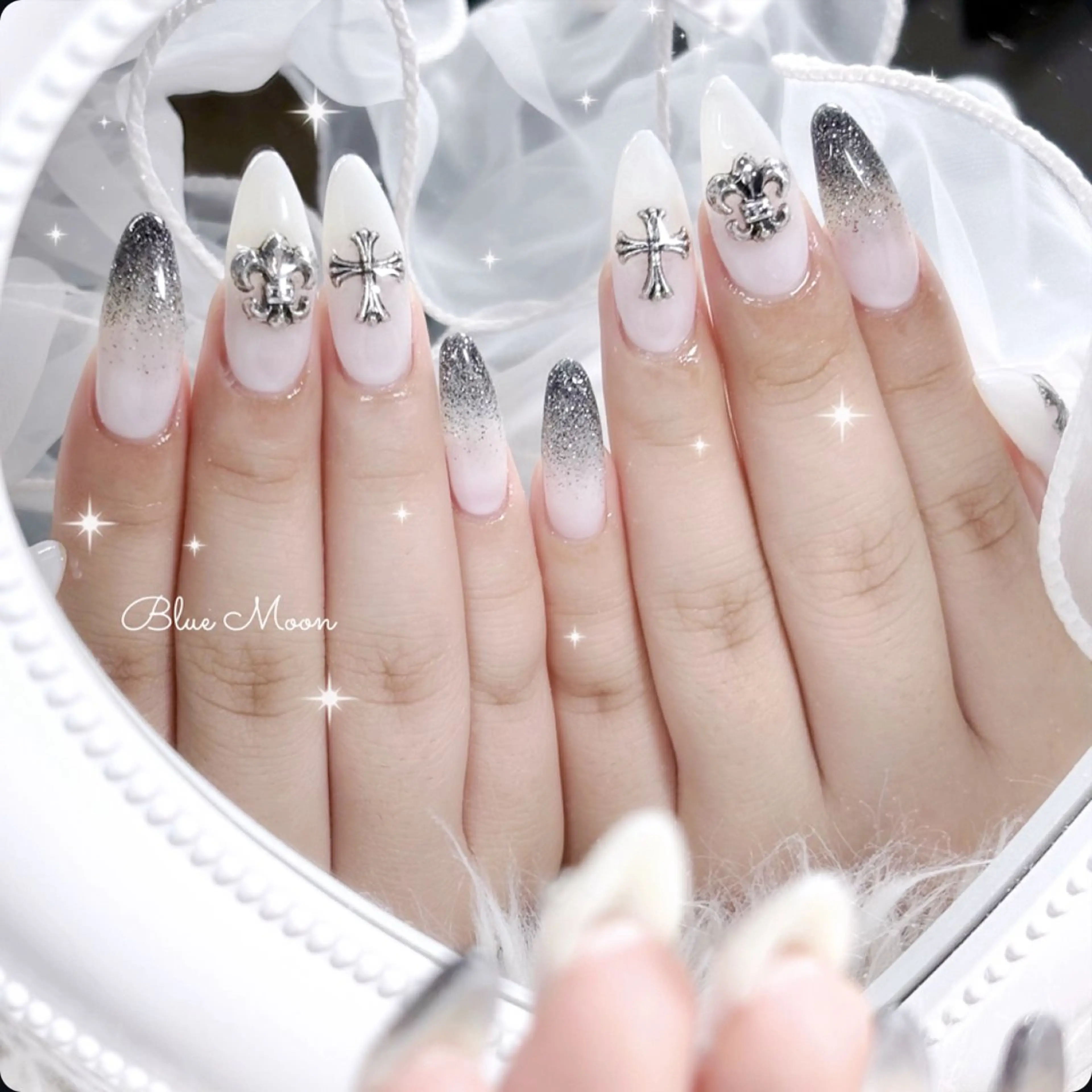 ネイル ハンドネイル フットネイル ハンドケア nail salon Blue Moonのネイルデザイン