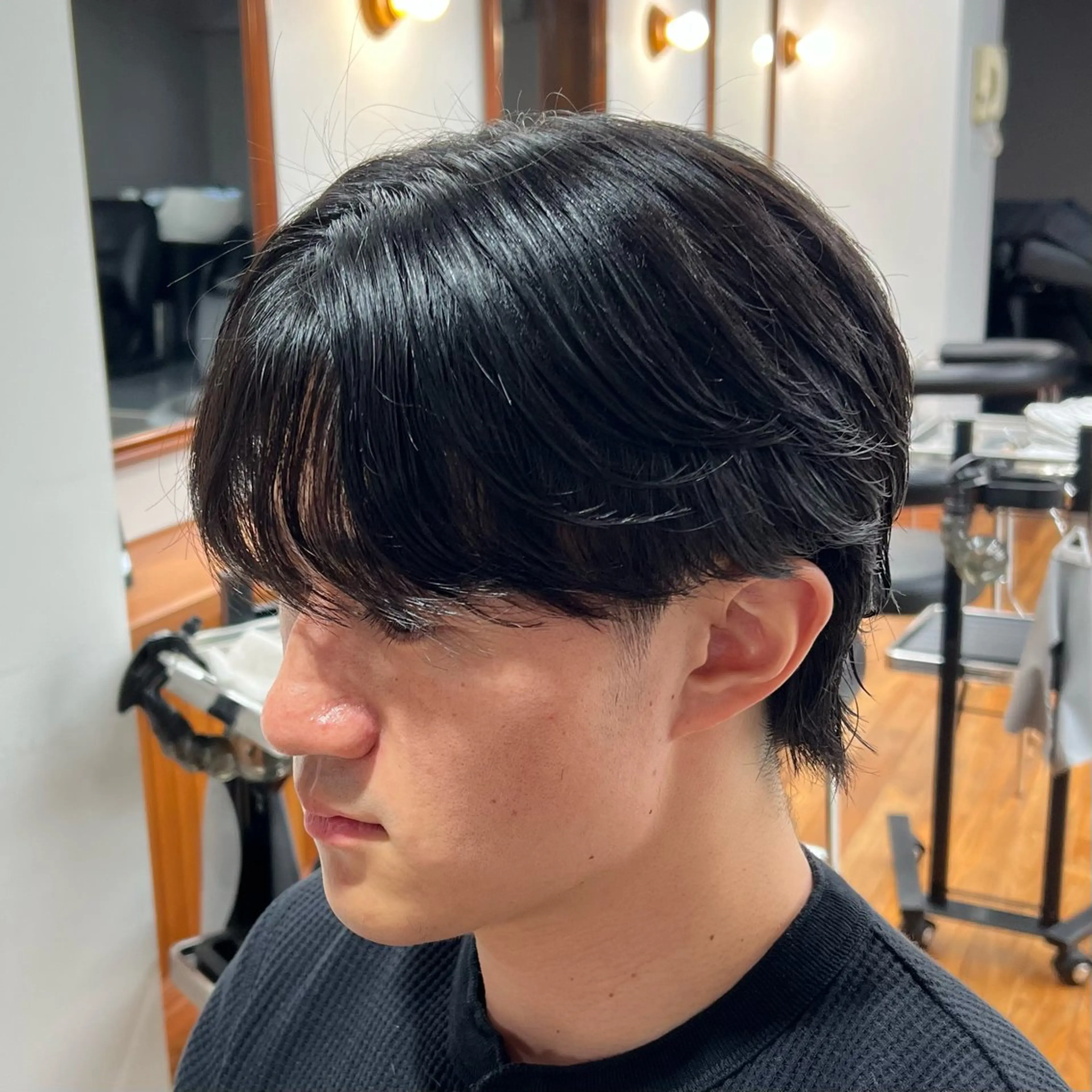 ミディアム メンズ センターパート シースルーバング カット メンズカット✂️ スキンフェード伊藤陸のヘアスタイル