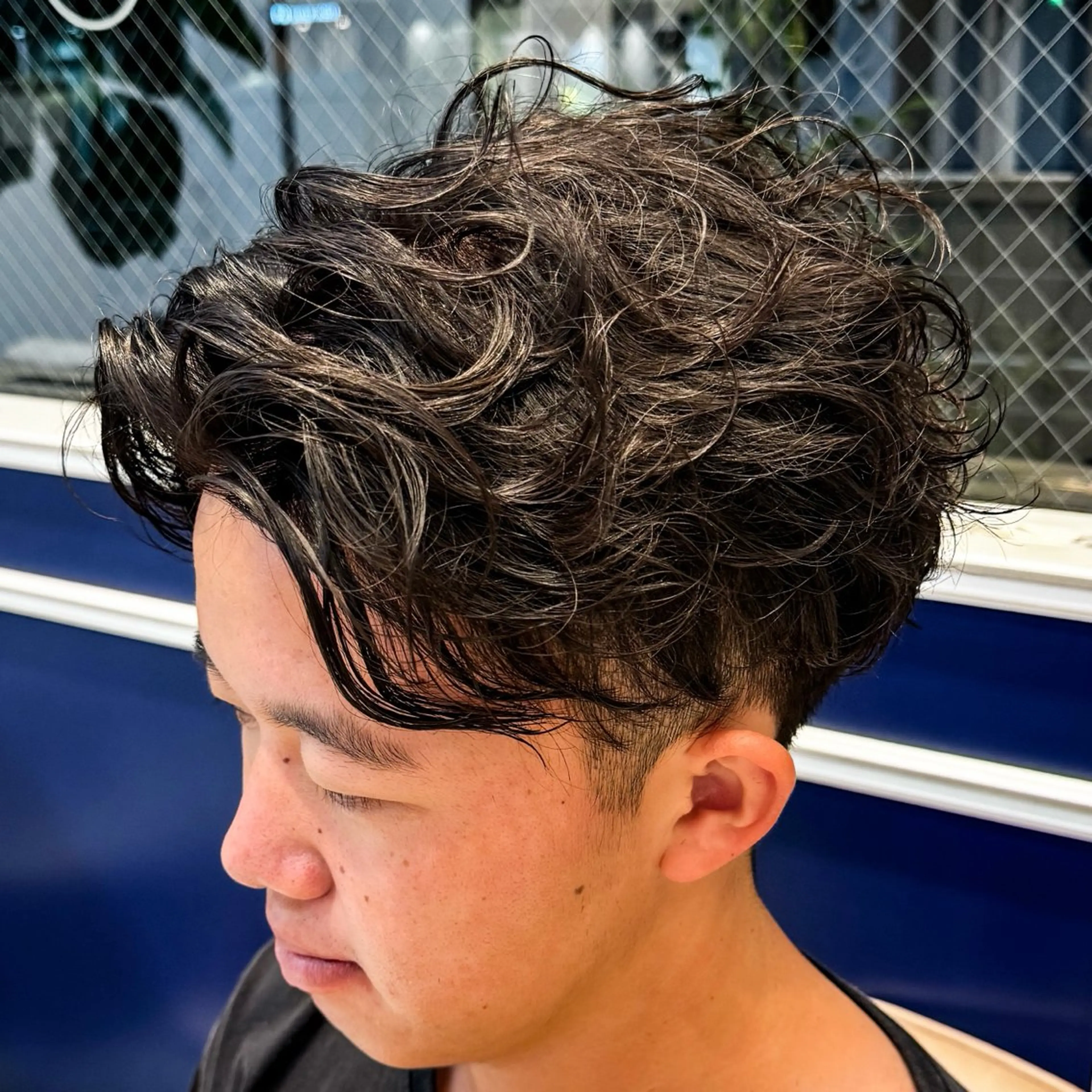 ショート パーマ メンズ フェザーパーマ メンズパーマ カット パーマ 吉田 新平のヘアスタイル