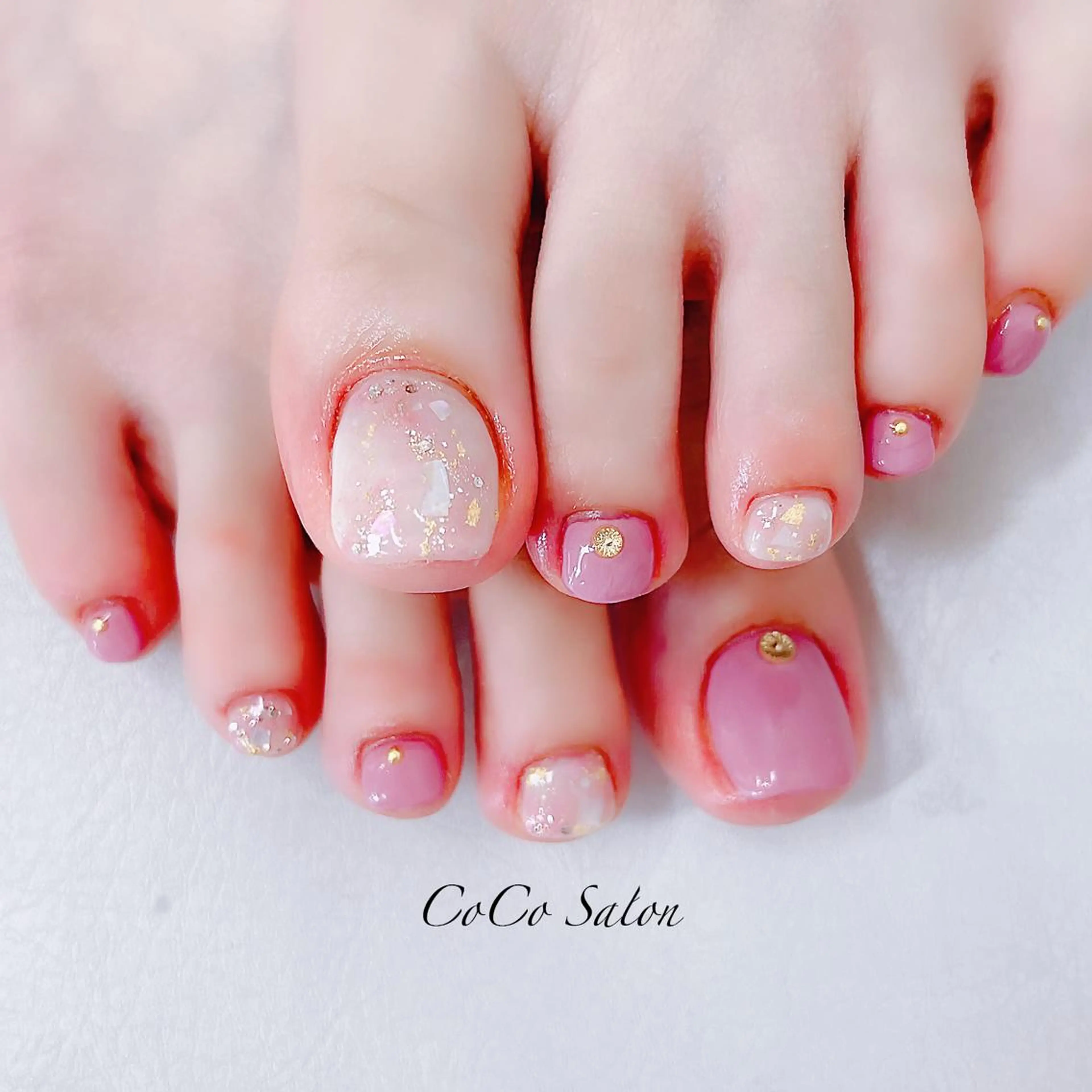 ネイル 成人式 長さ出し フットネイル ジェルネイル ホログラムネイル フットネイル CoCoSalon ネイル/まつ毛予約のネイルデザイン