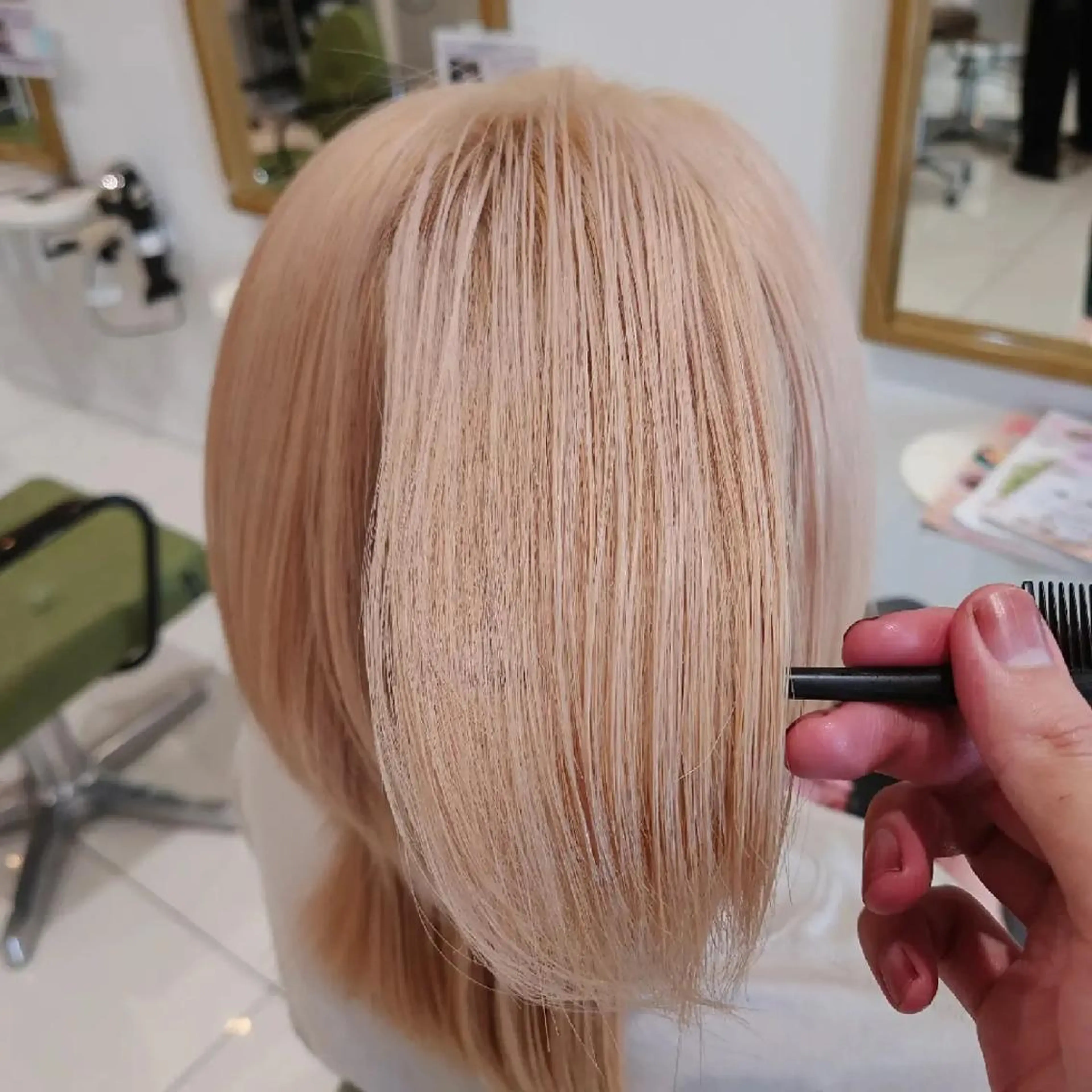 ショート 新潟ハイトーンカラー NO.1✨ 小川 巧のヘアスタイル