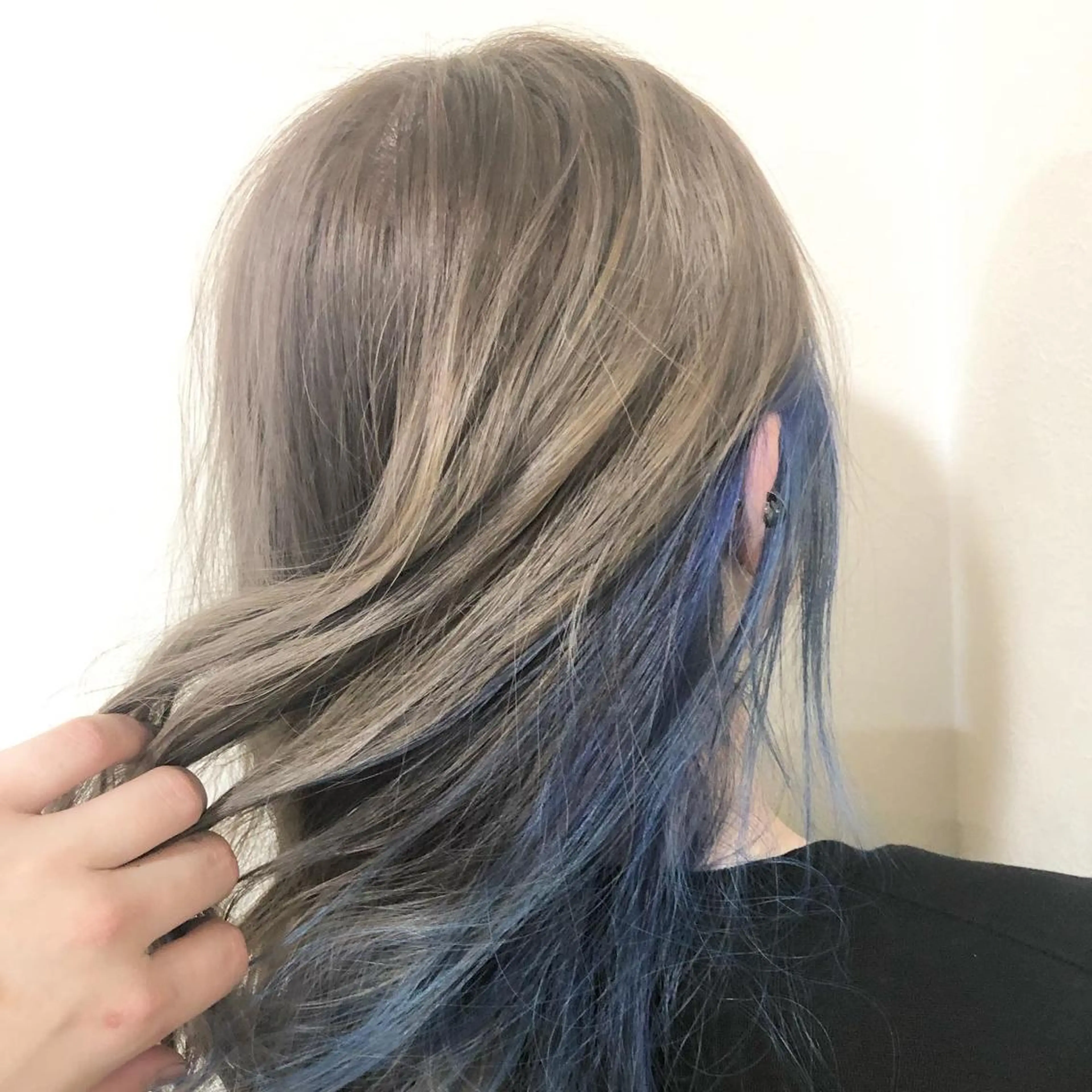 ロング カラー ベージュカラー ブルーカラー ミルクティーベージュ ヘアカラー 山崎 雄太のヘアスタイル