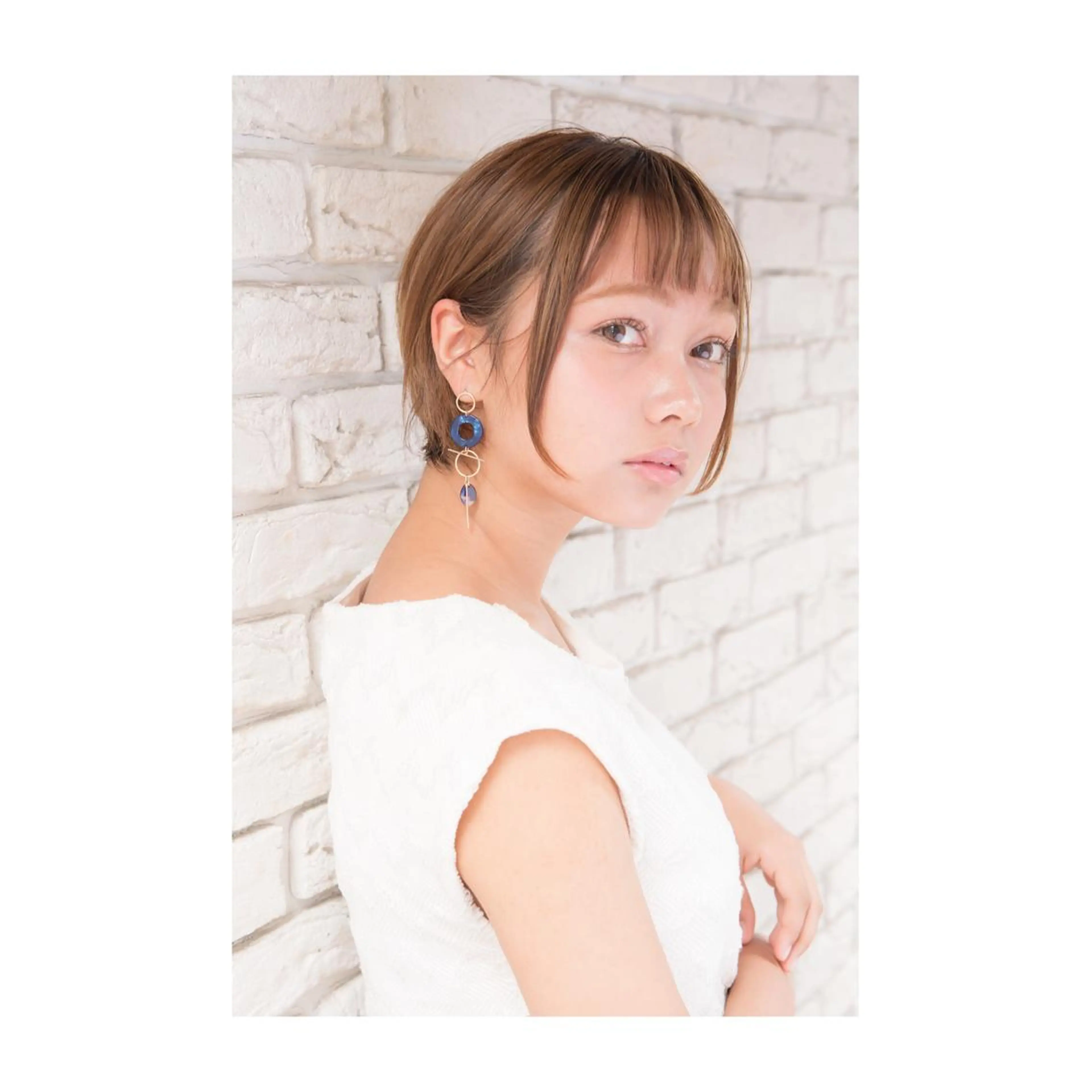 ショート カラー アオガミ （前髪顔周りカット）のヘアスタイル
