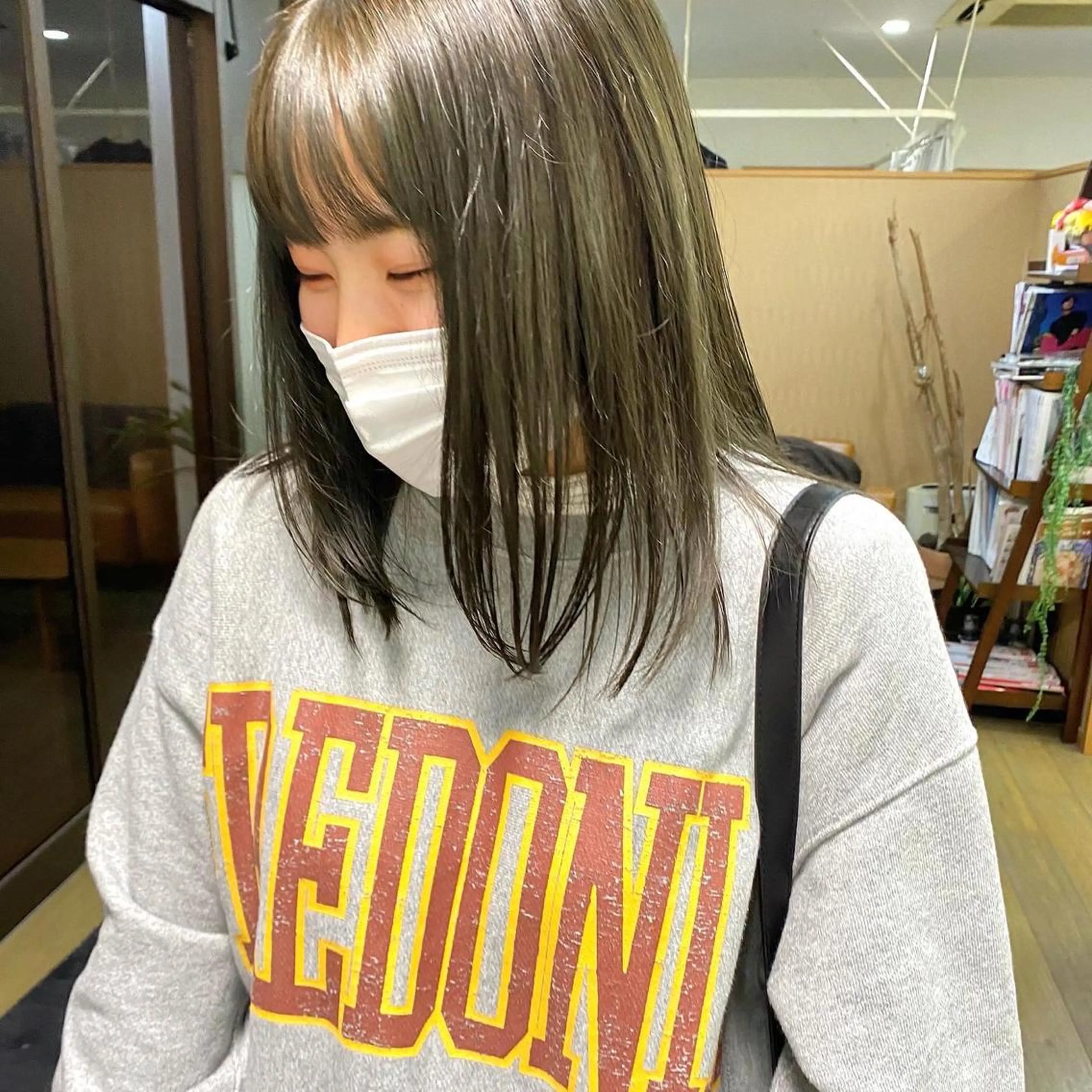 ミディアム カラー カット ヘアカラー トリートメント peg.hair所属・ブリーチカラー🫧 森　凪沙のヘアスタイル