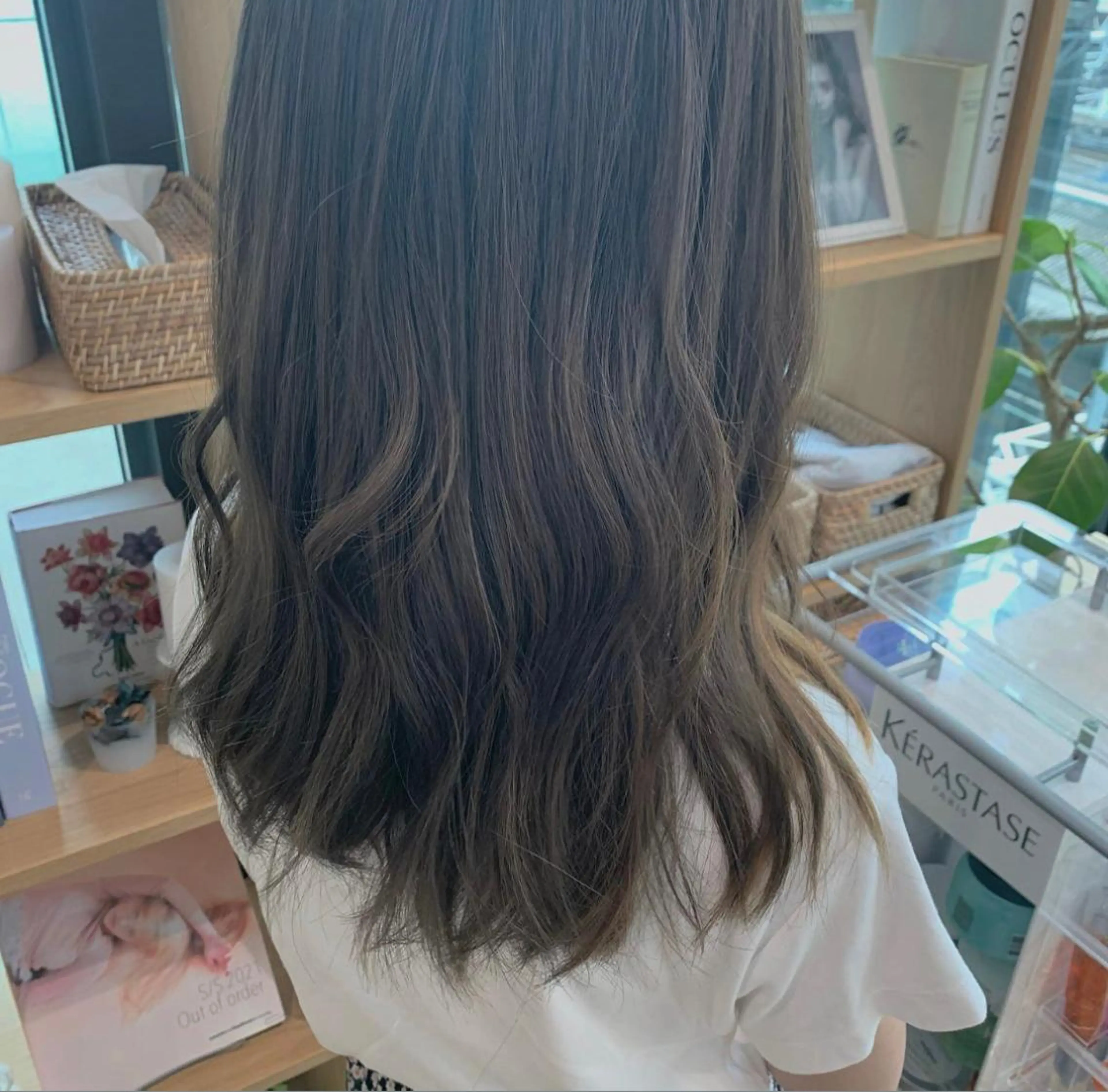 セミロング SALOWIN銀座六丁目店所属・津田 怜果のヘアスタイル