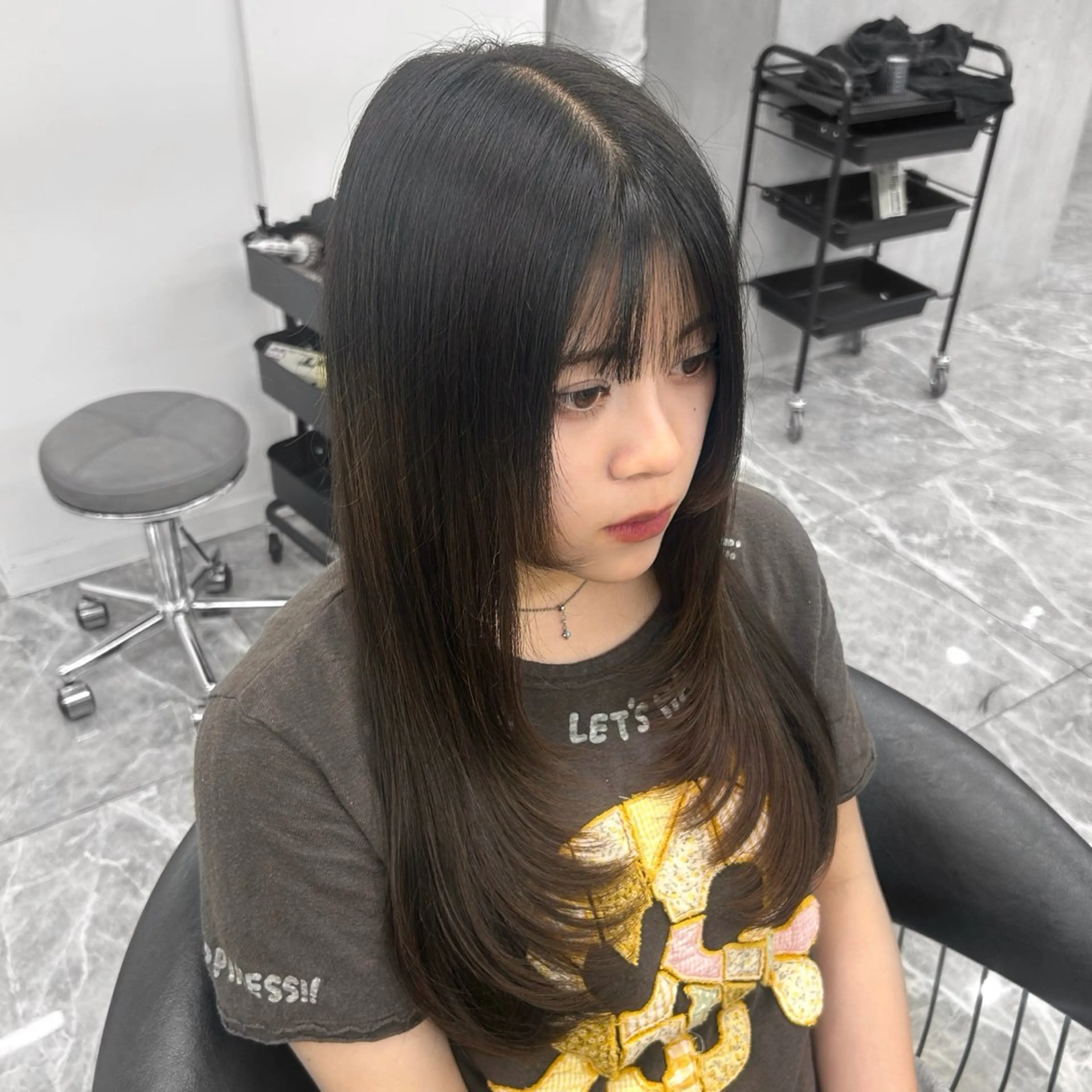 ロング カット 𝘠𝘶𝘪 / 透け感ヘアのヘアスタイル