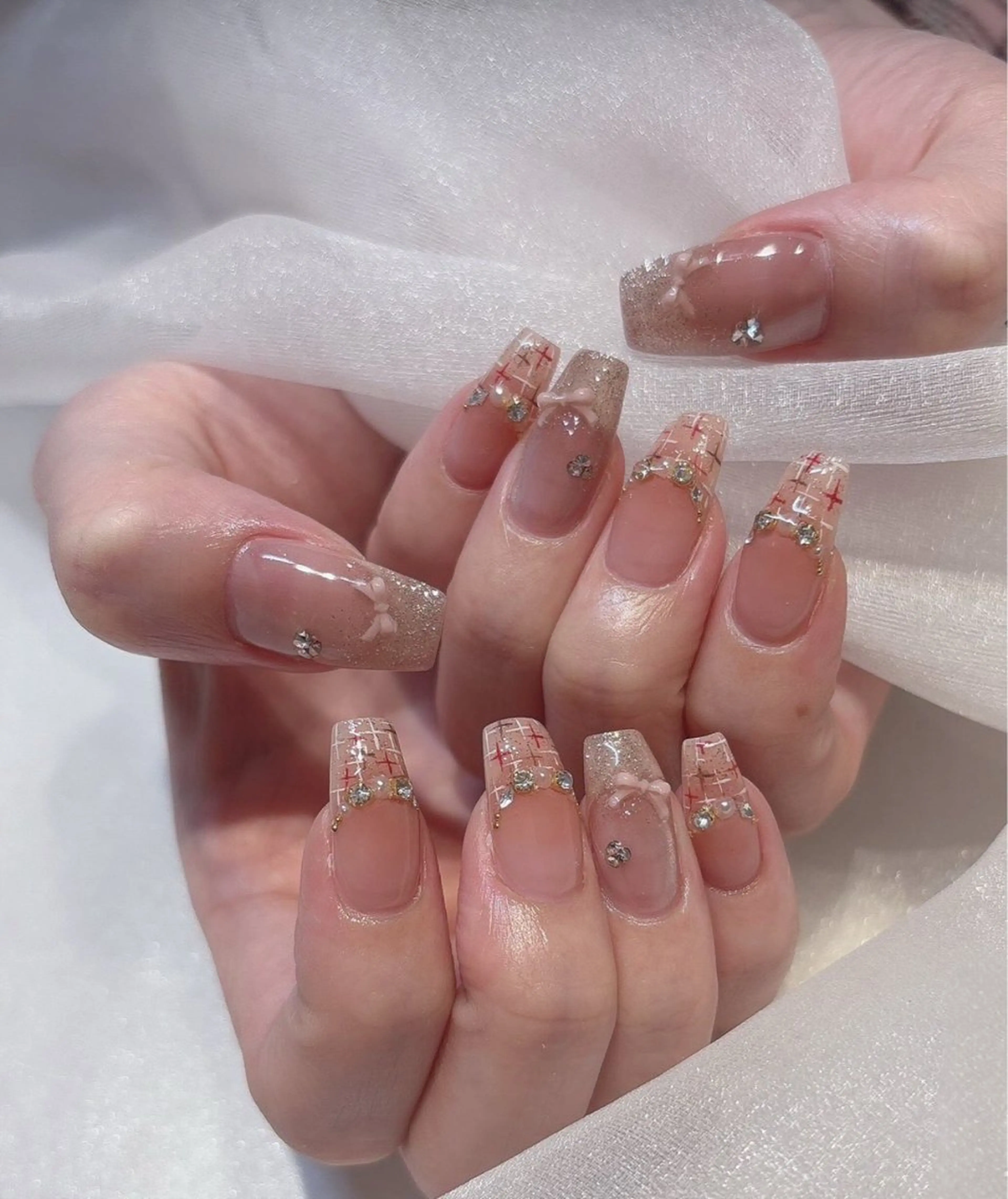 ネイル フレンチネイル キラキラネイル マグネットネイル ミラーネイル ニュアンスネイル ハンドネイル Lyn TA Nailのネイルデザイン