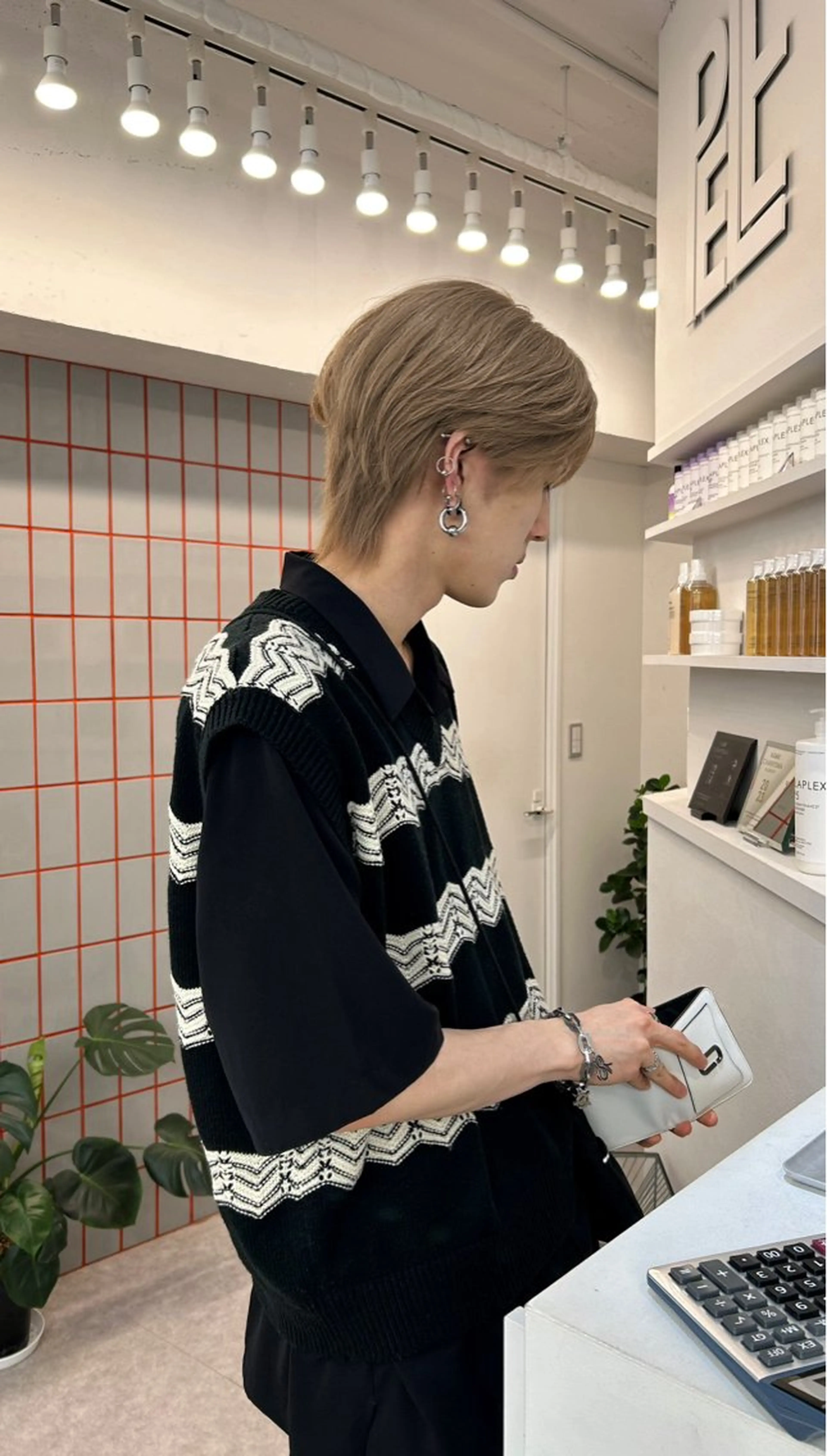 ショート カラー メンズ メンズブリーチ メンズハイトーン メンズインナーカラー メンズ韓国風 アッシュ PELE所属・🐹ミルクティー ‼️✊🏻yuiのヘアスタイル