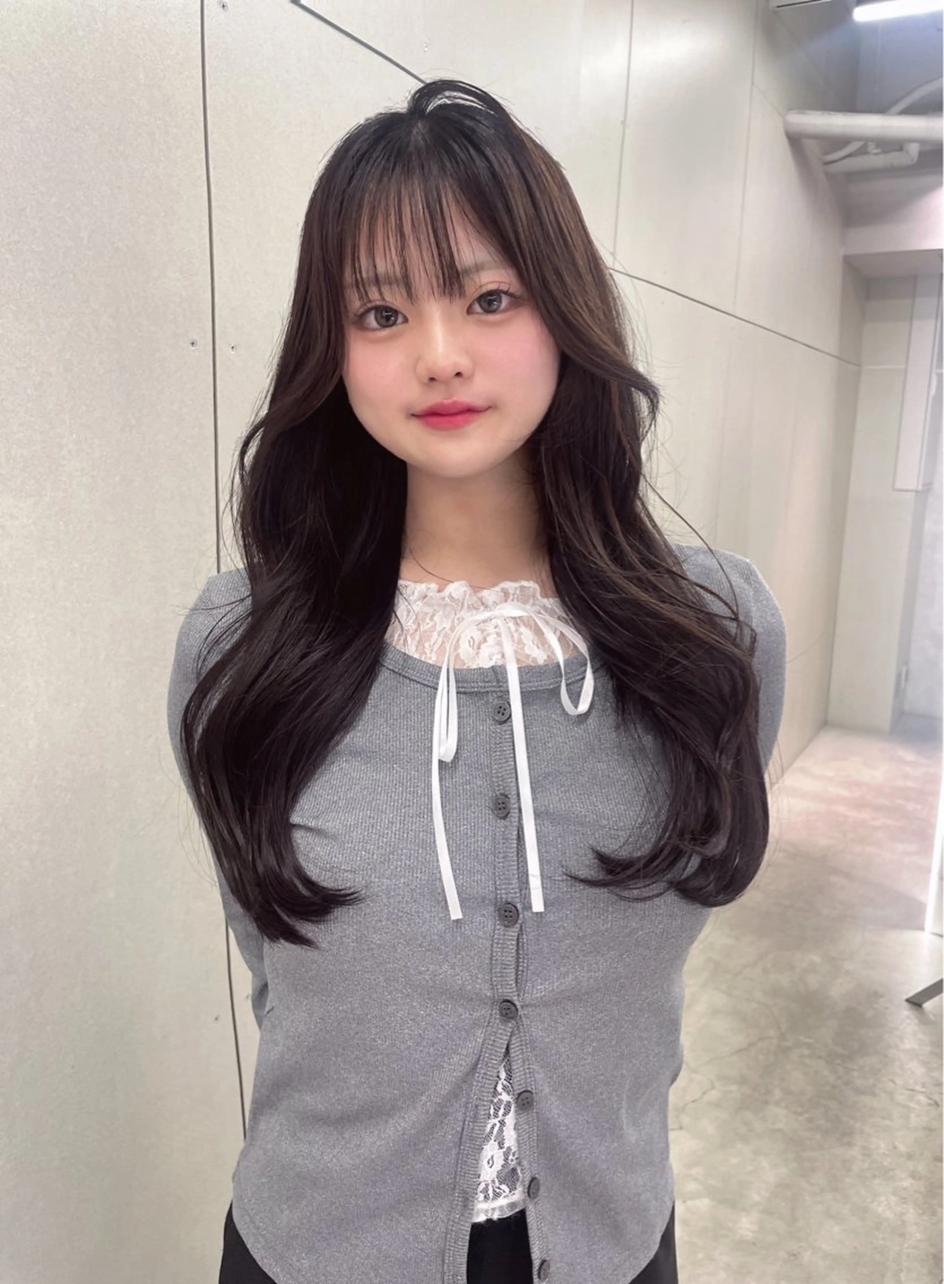 ロング カット トリートメント XENA YURI ブリーチカラーのヘアスタイル