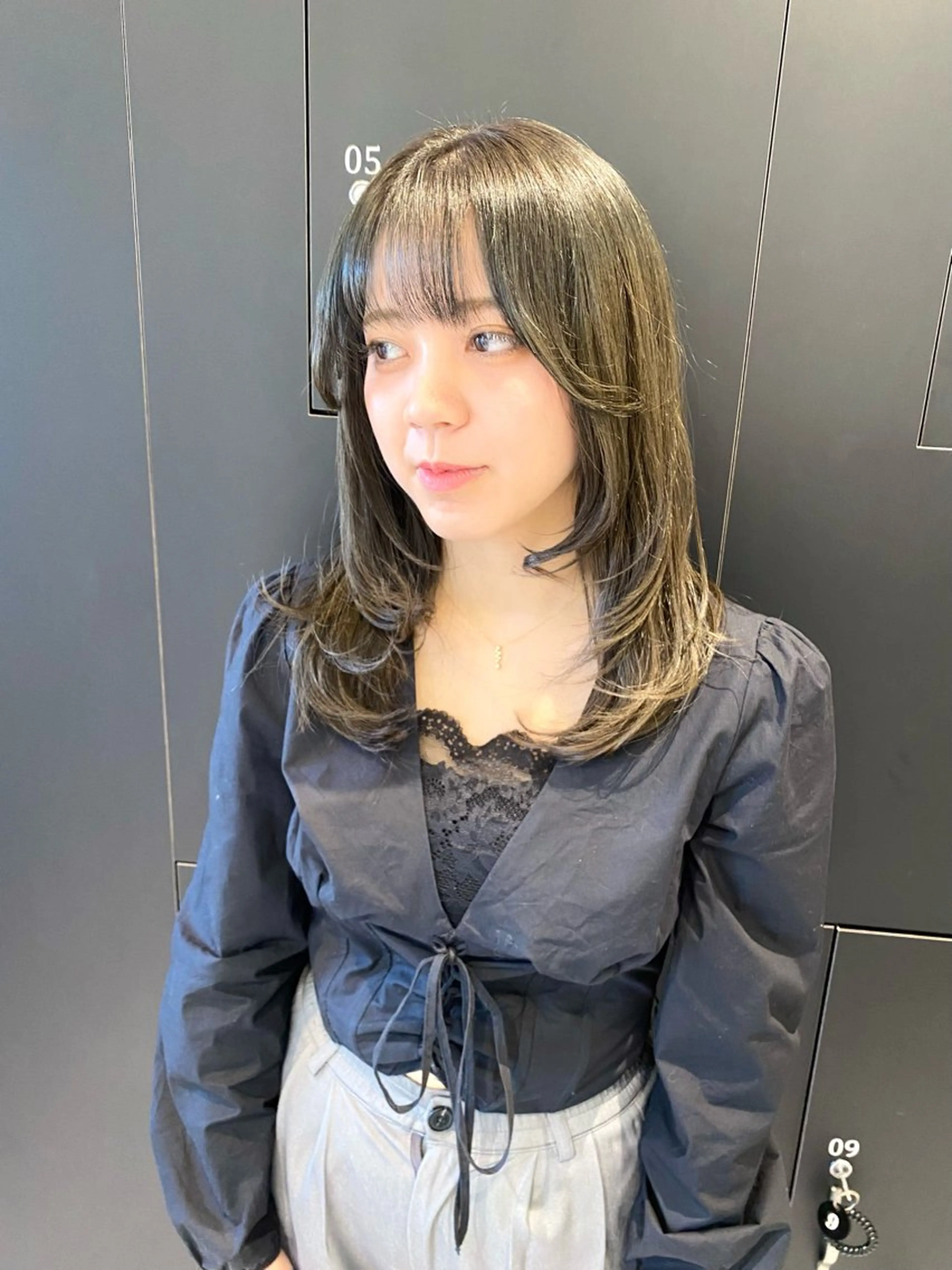 ミディアム カラー グレージュ オリーブグレージュ オリーブグレー レイヤーカット 髪質改善水素TR× レイヤーカット/熊澤のヘアスタイル