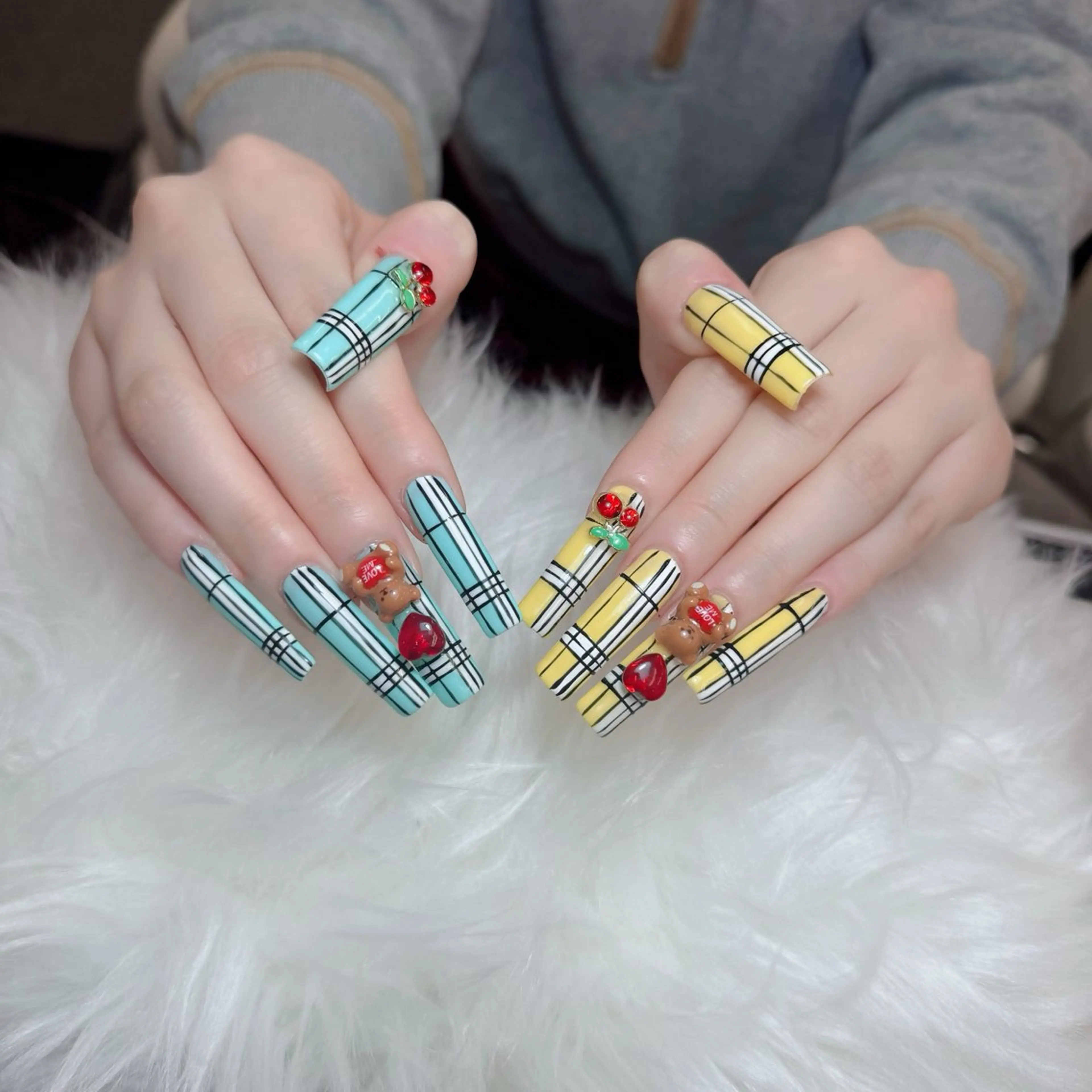 ネイル ジェルネイル 韓国ネイル マグネットネイル ネイルチップ 冬ネイル Lenie Nail Salon所属・Lenie Nailのネイルデザイン