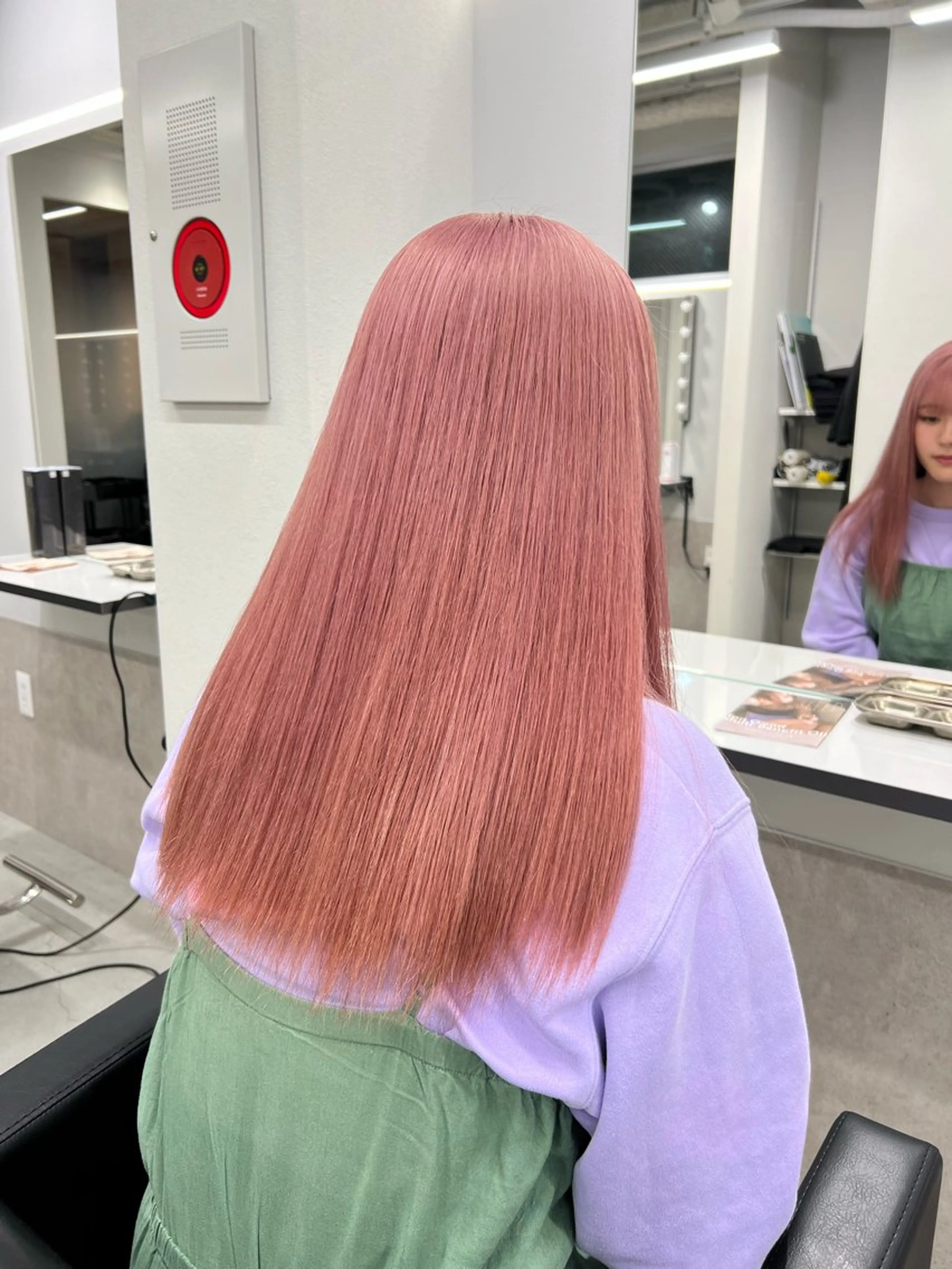 ロング ヘアカラー maya レイヤーカットのヘアスタイル