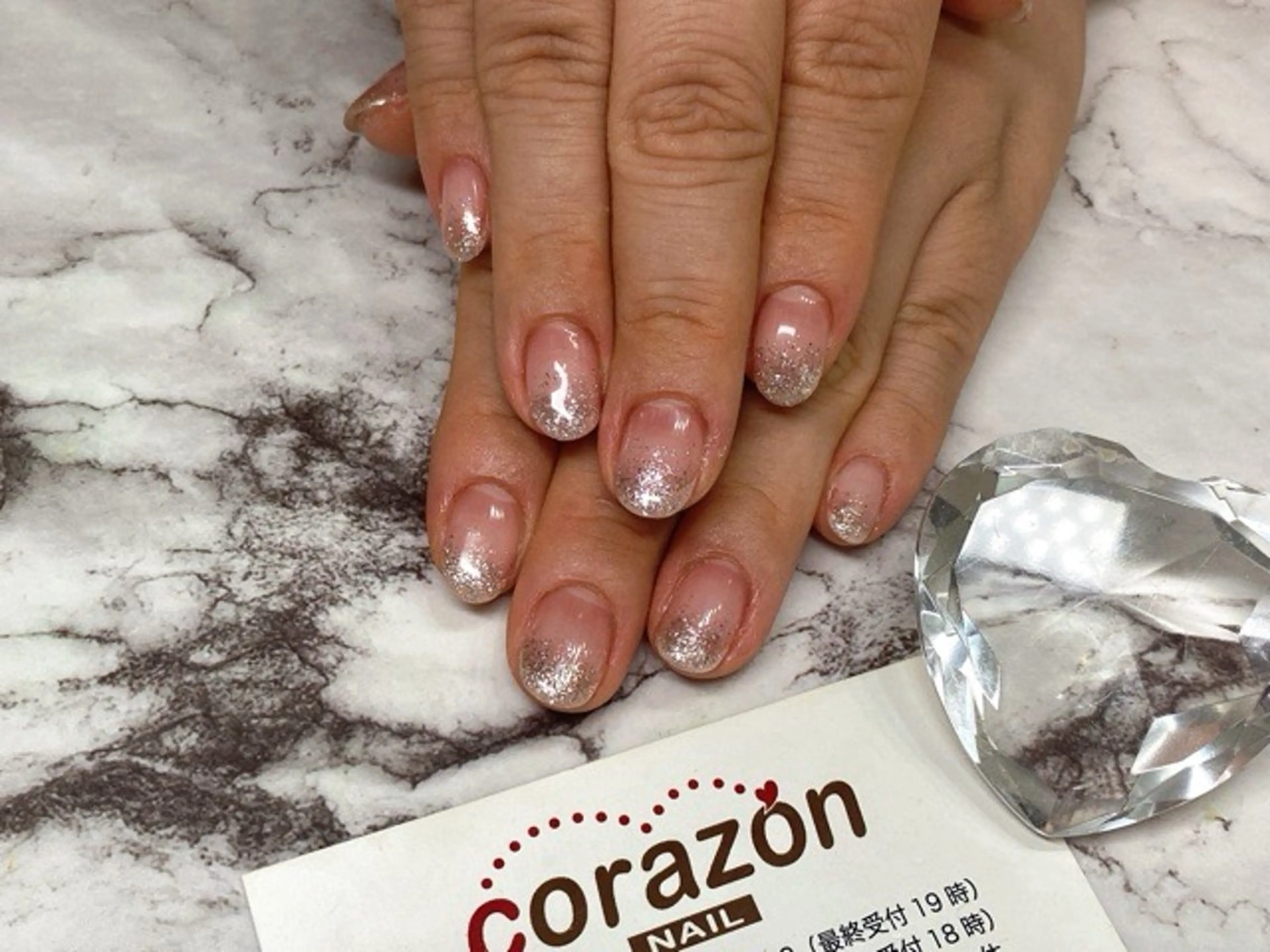 ネイル ジェルネイル グラデーション ラメ(グリッター) シルバー ハンドネイル corazon所属・ネイリスト aicoのネイルデザイン