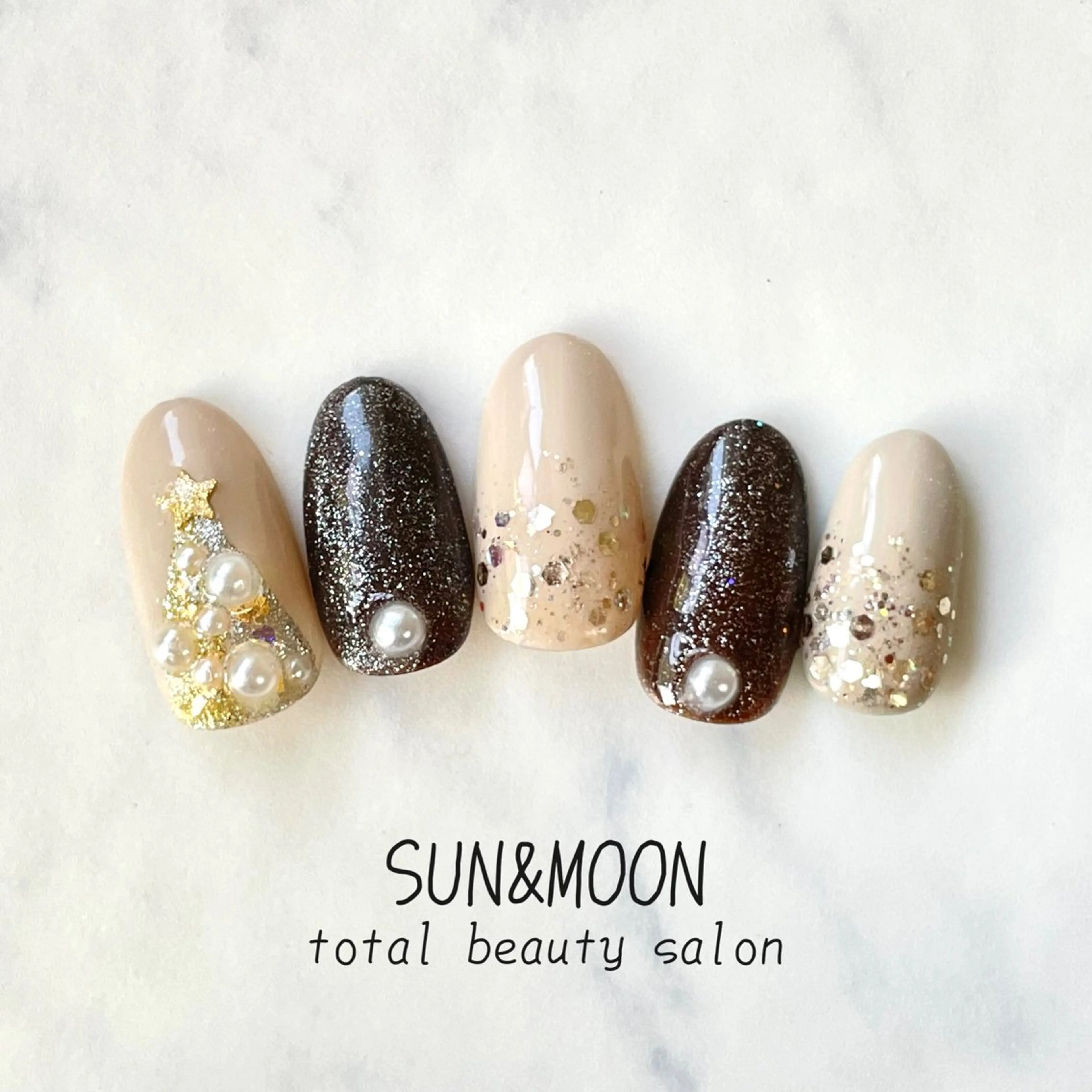 ネイル 冬ネイル クリスマス ハンドネイル ハンドケア SUN&MOON所属・SUN&MOON REOのネイルデザイン