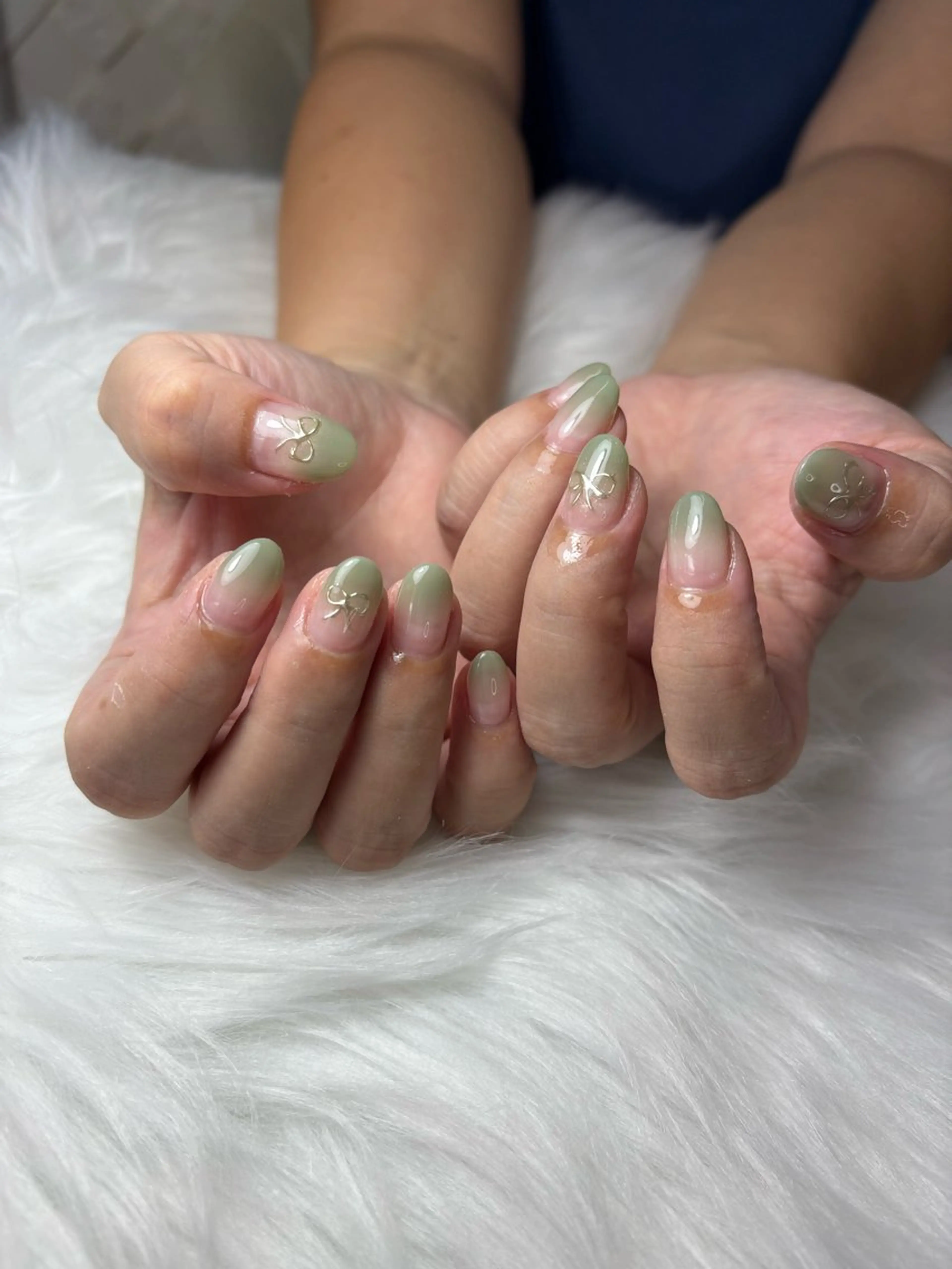 ネイル グラデーション ハンドネイル Setsalon Churaku Nailist Yumie所属・【沖縄市安慶田】 🤍Yumieのネイルデザイン