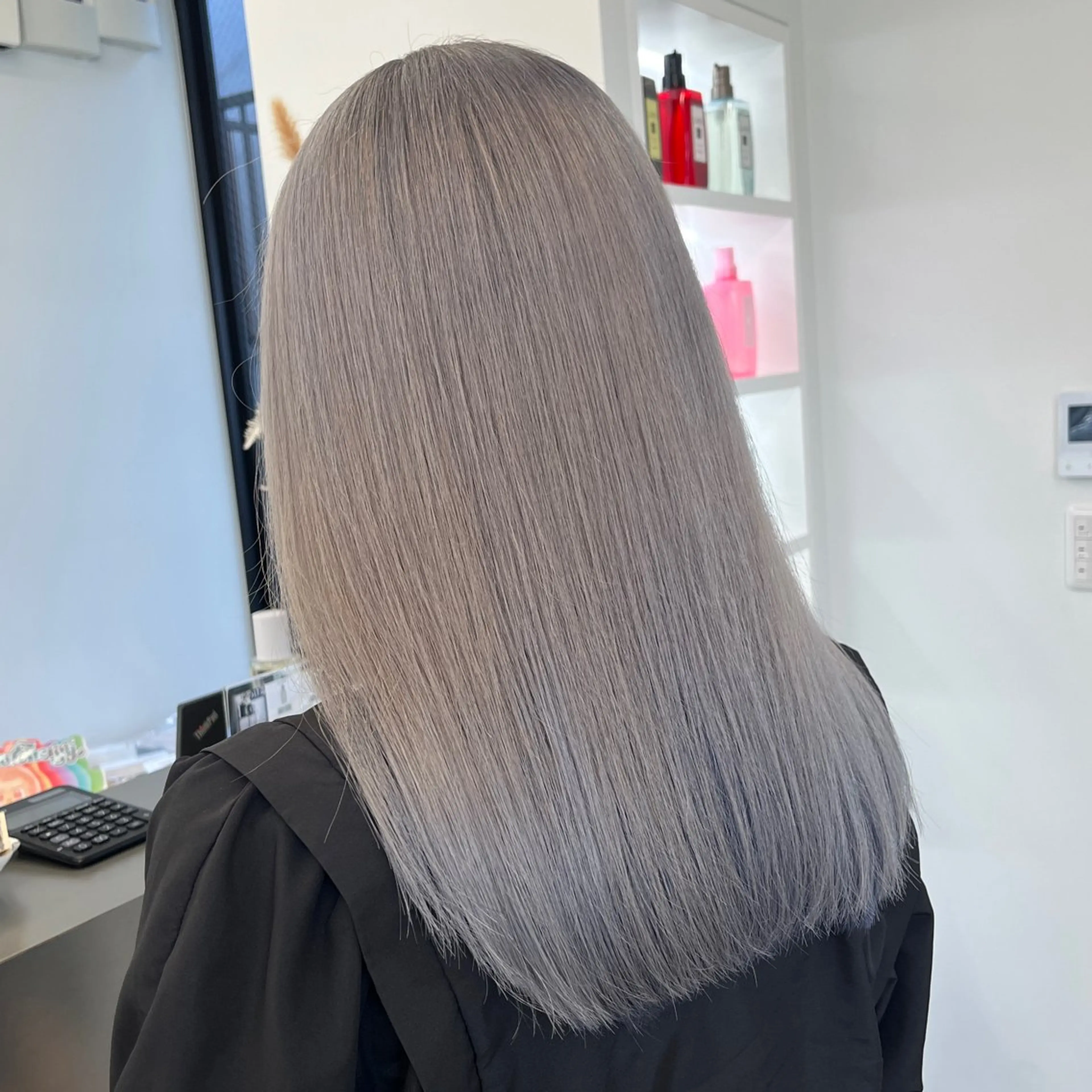 カラー ブリーチ ブロンド ダブルカラー ハイトーンカラー シルバー ヘアカラー MOMOKA /　Lapis大名店のヘアスタイル