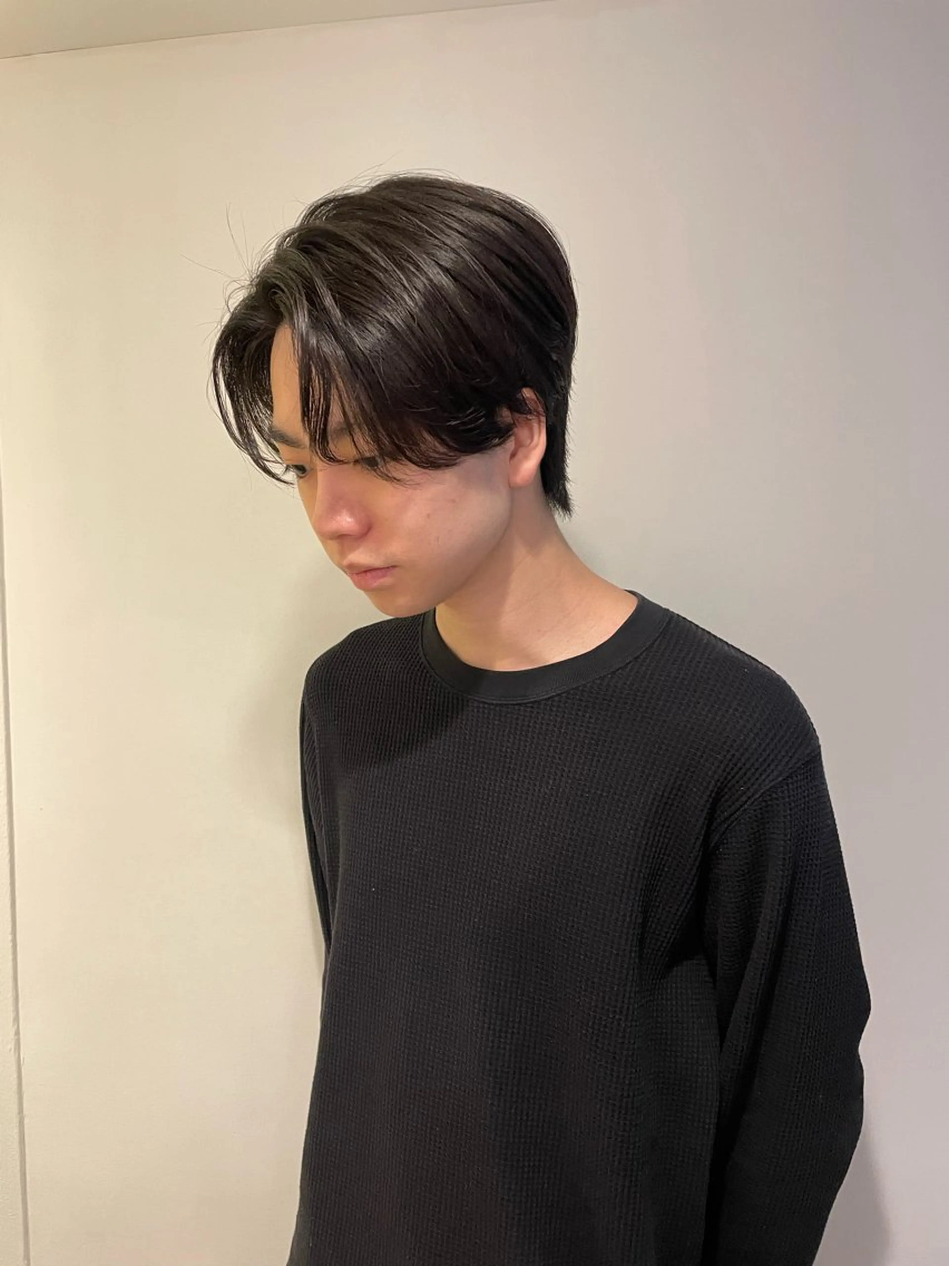 メンズ センターパート マッシュ メンズパーマ シースルーマッシュ メンズウルフカット 山崎 里紗のヘアスタイル