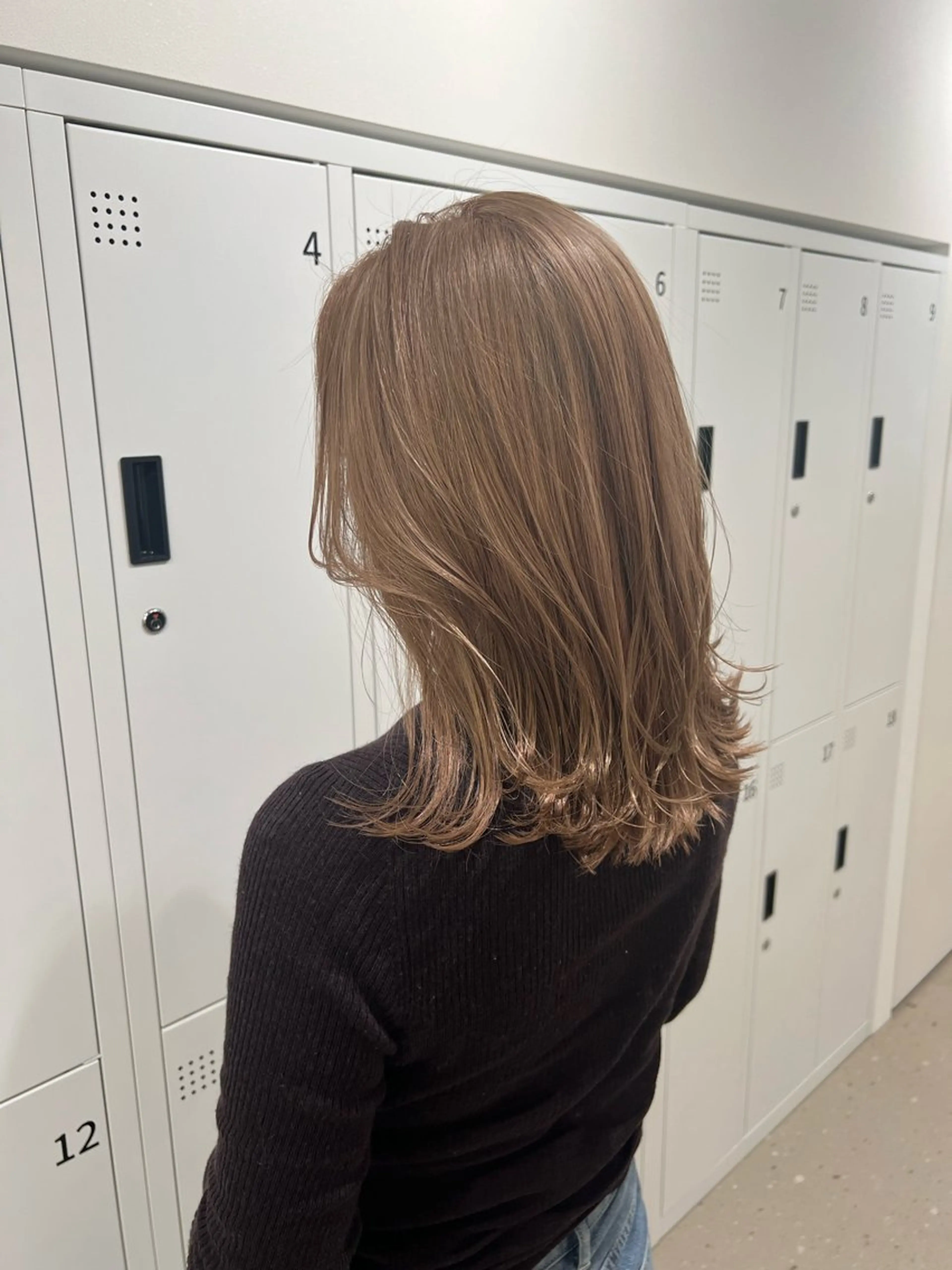 ミディアム カラー ベージュカラー ブリーチ ケアブリーチ 三宅 昌太のヘアスタイル