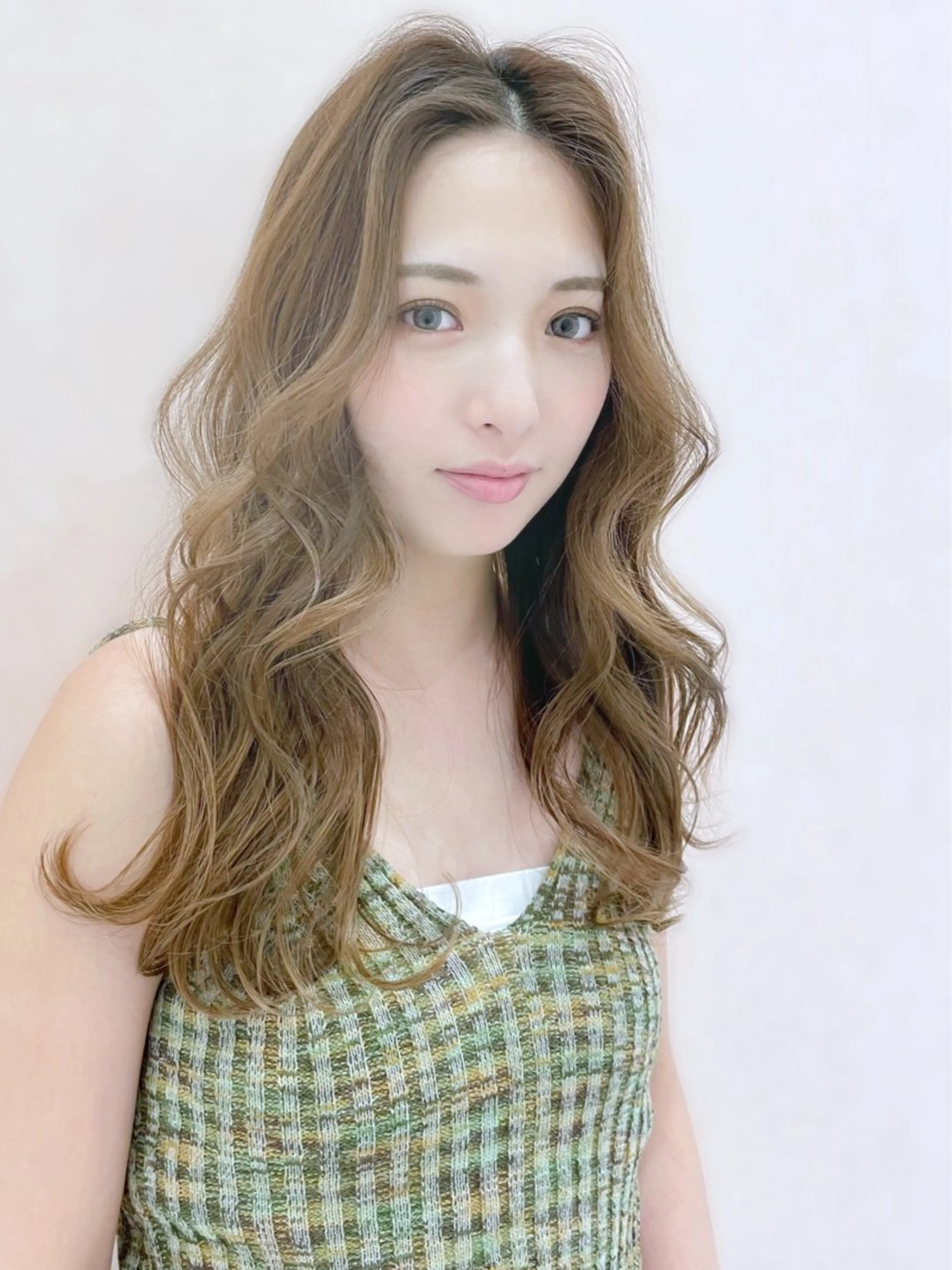 ロング La Bless 大阪梅田所属・梅田 ミディアム ショートYUKINOのヘアスタイル