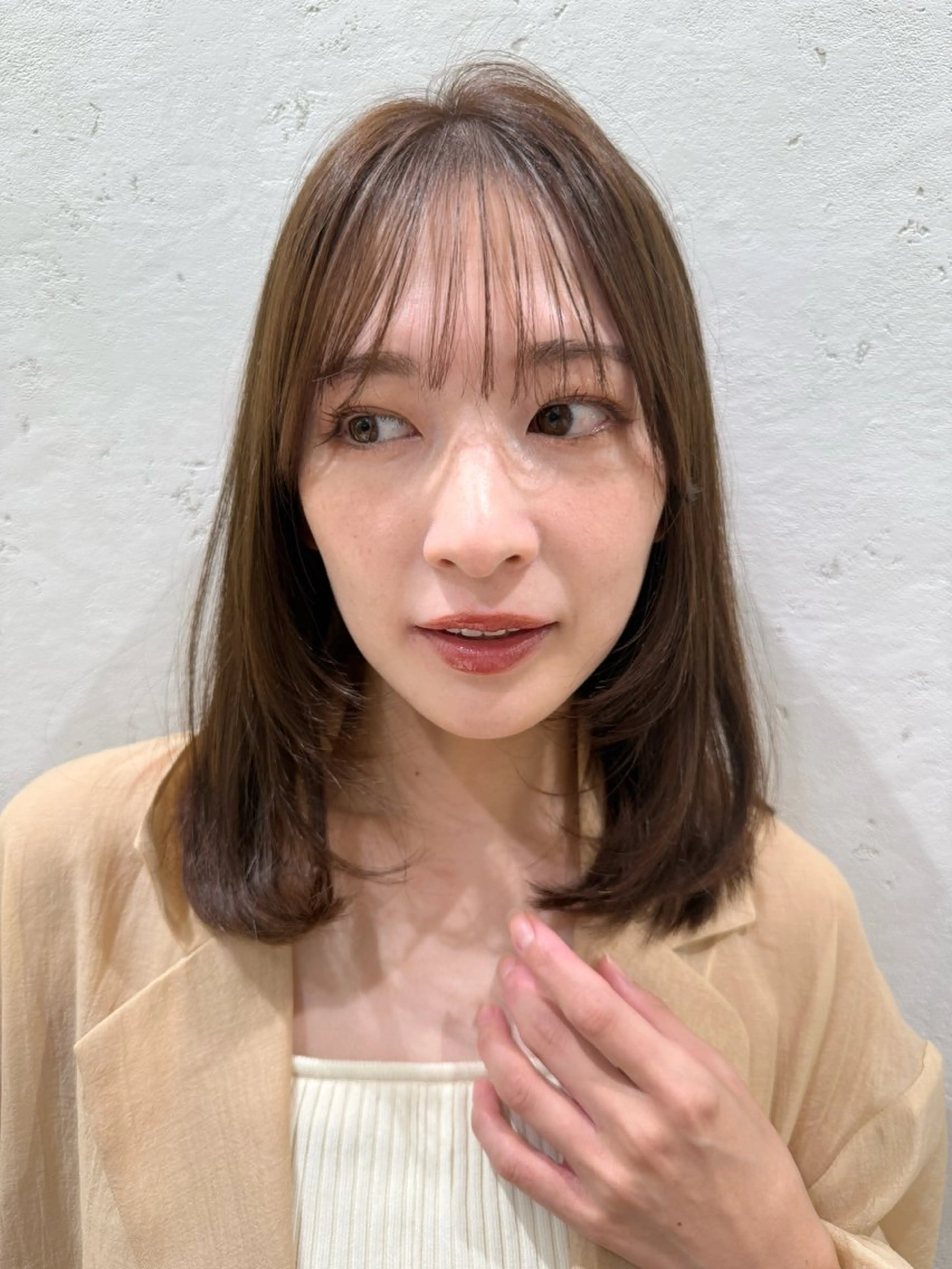 ミディアム カラー ベージュカラー オリーブベージュ レイヤーカット カット ヘアカラー トリートメント 透明感カラー│ レイヤーヘア中居美樹のヘアスタイル