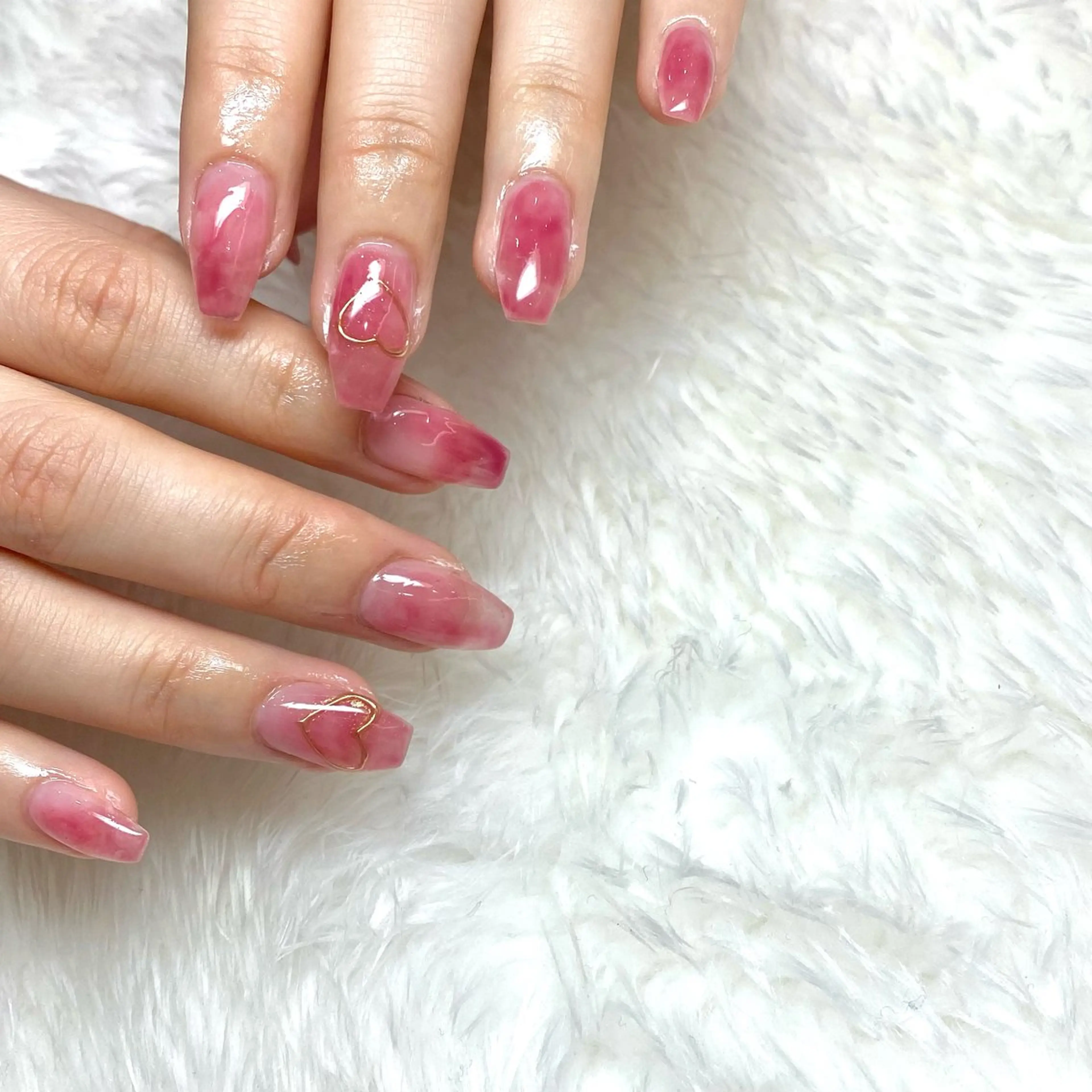 ネイル ハート キラキラネイル オフィスネイル ピンク バレンタイン Nailsalon Merci所属・Merci momoのネイルデザイン