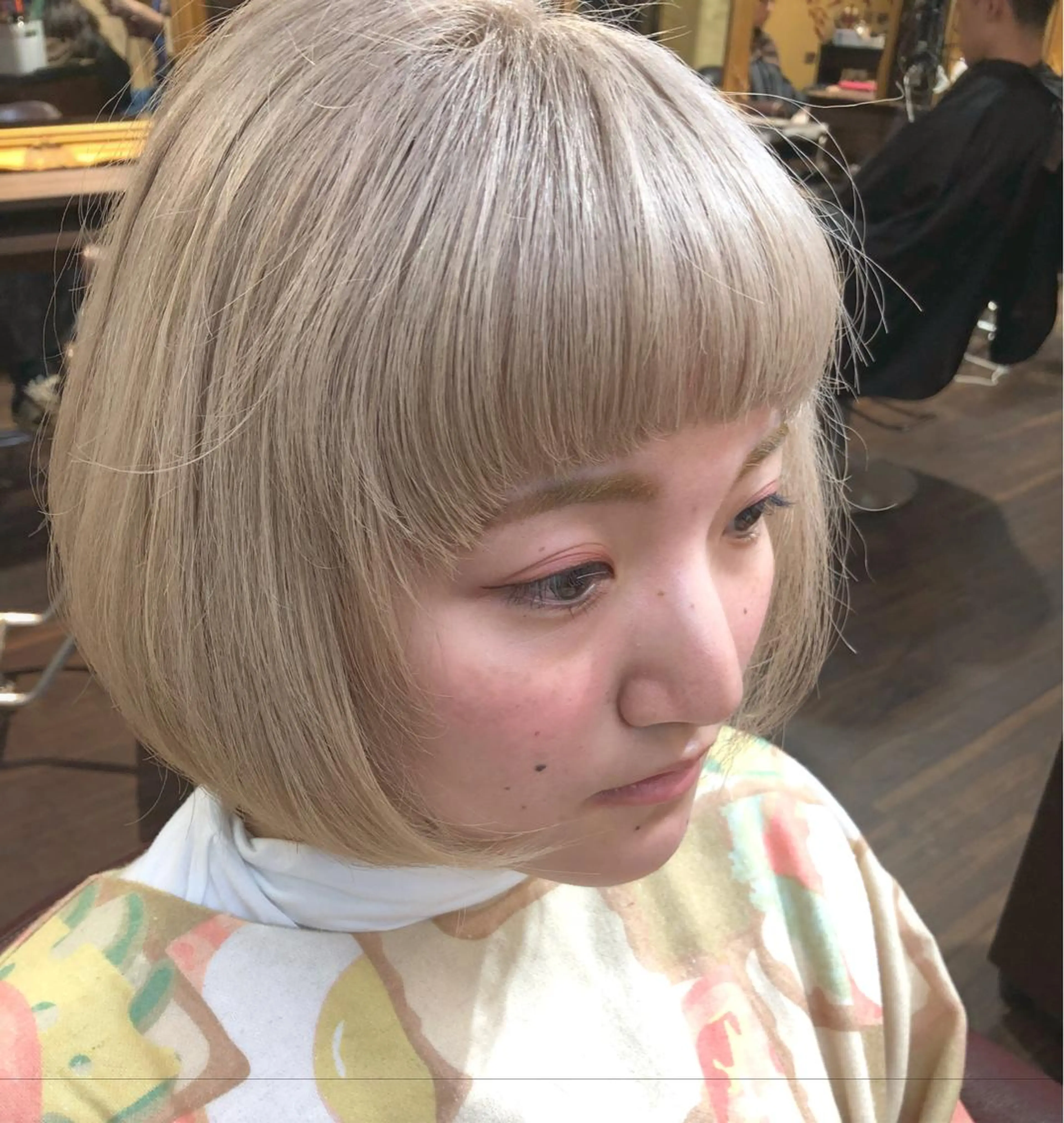 ミディアム カラー ブリーチ ORIKA 美容室のヘアスタイル