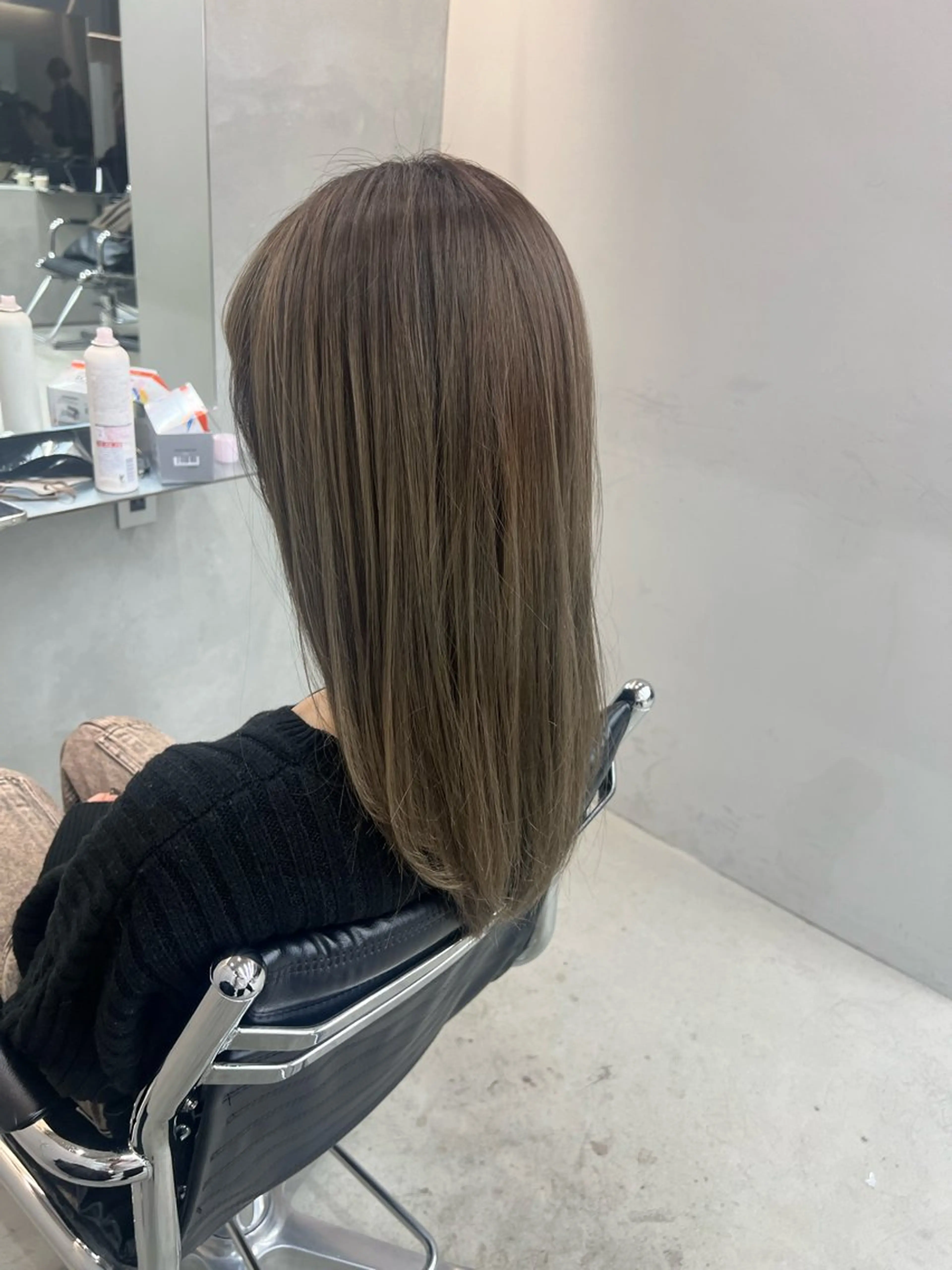 ミディアム カラー ブリーチ ケアブリーチ ダブルカラー グレージュ カット ヘアカラー トリートメント KENTO/ レイヤーカット/艶髪のヘアスタイル