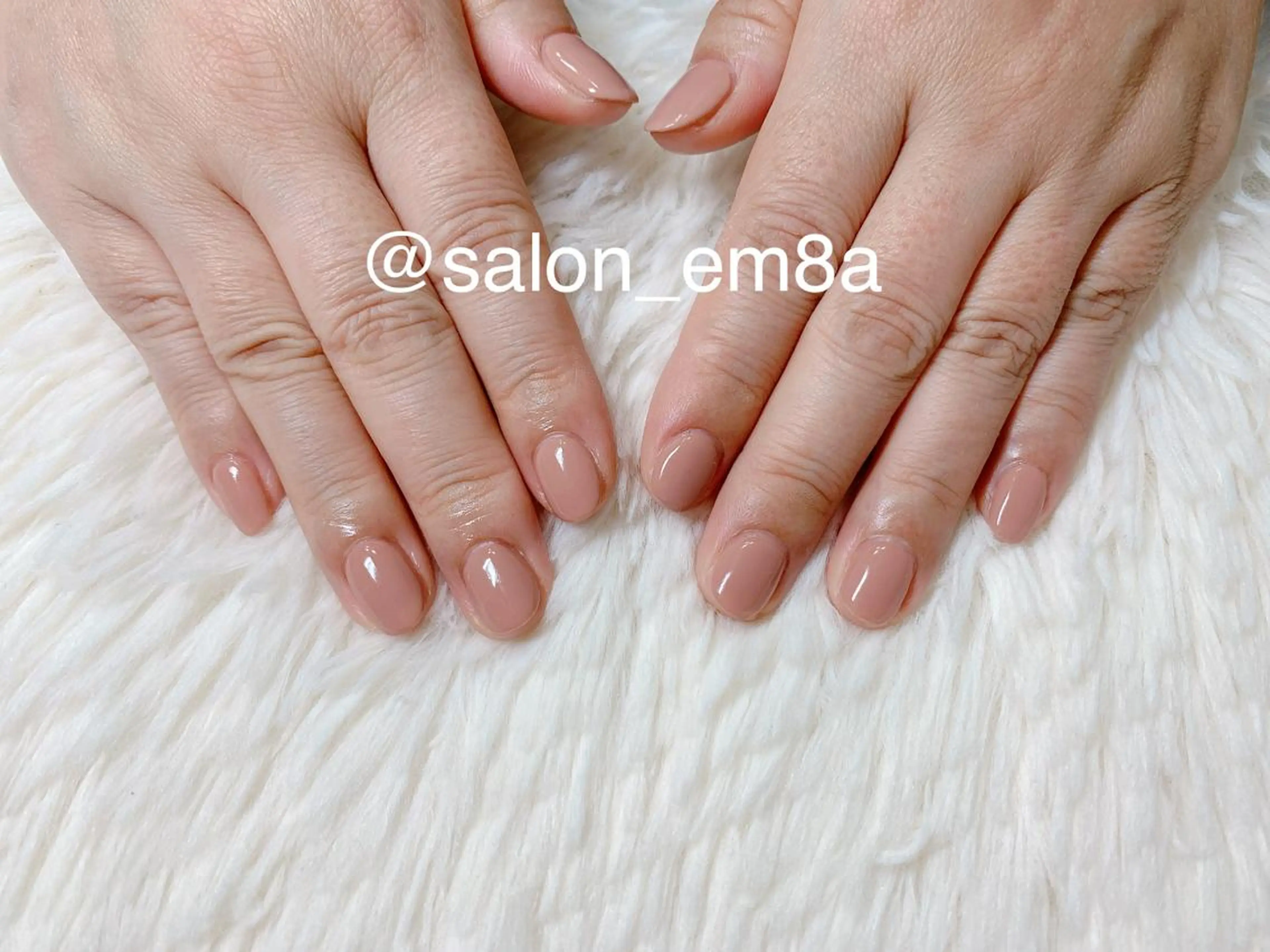 ネイル ジェルネイル ワンカラーネイル シンプルネイル ハンドネイル salon EM&A emiのネイルデザイン