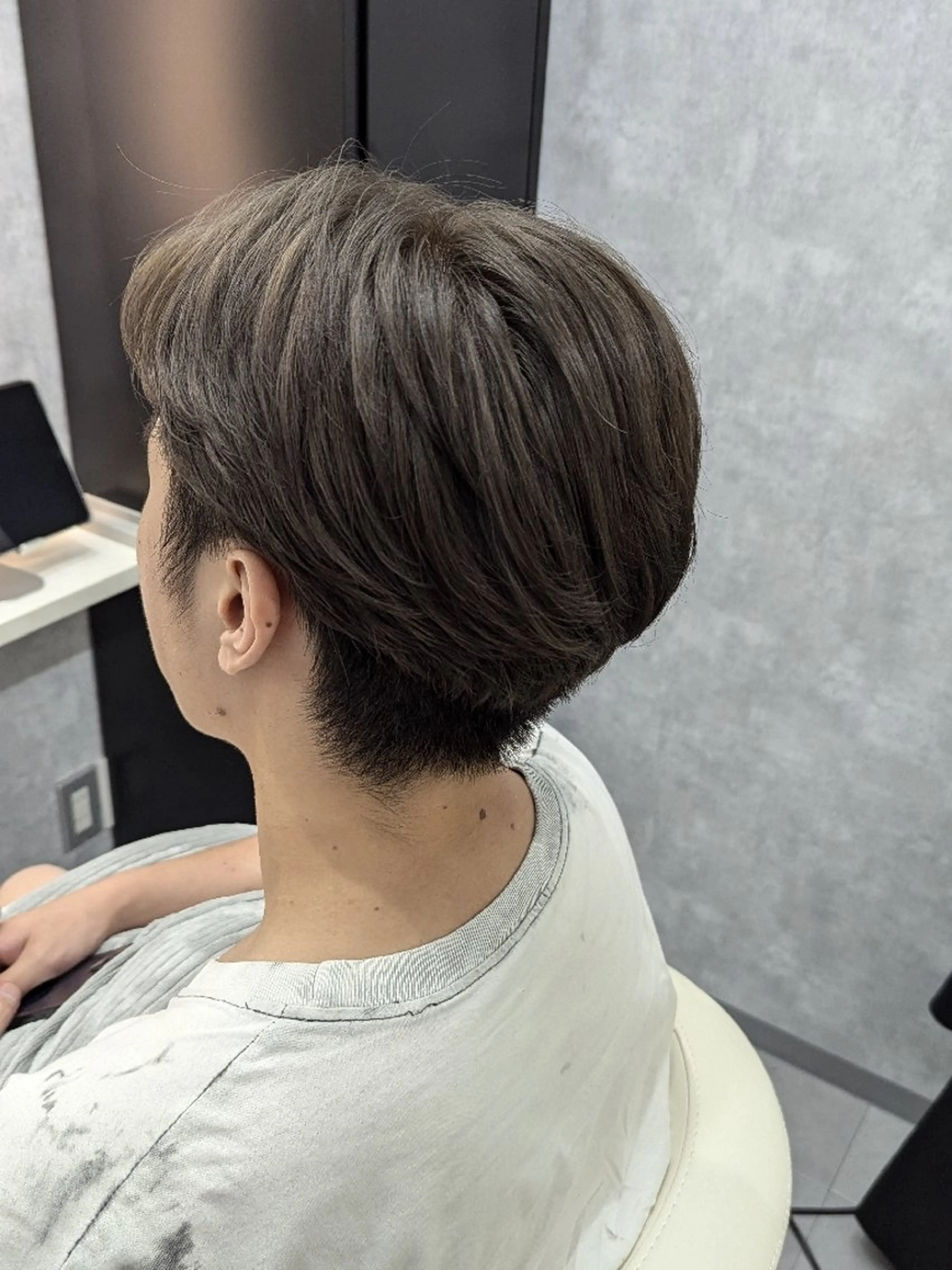 メンズ ショート カラー メンズブリーチ アッシュ ベージュカラー ブリーチ 透明感カラー カット ヘアカラー トリートメント 🩶MIYU🩶 うるつやカラー୨୧のヘアスタイル