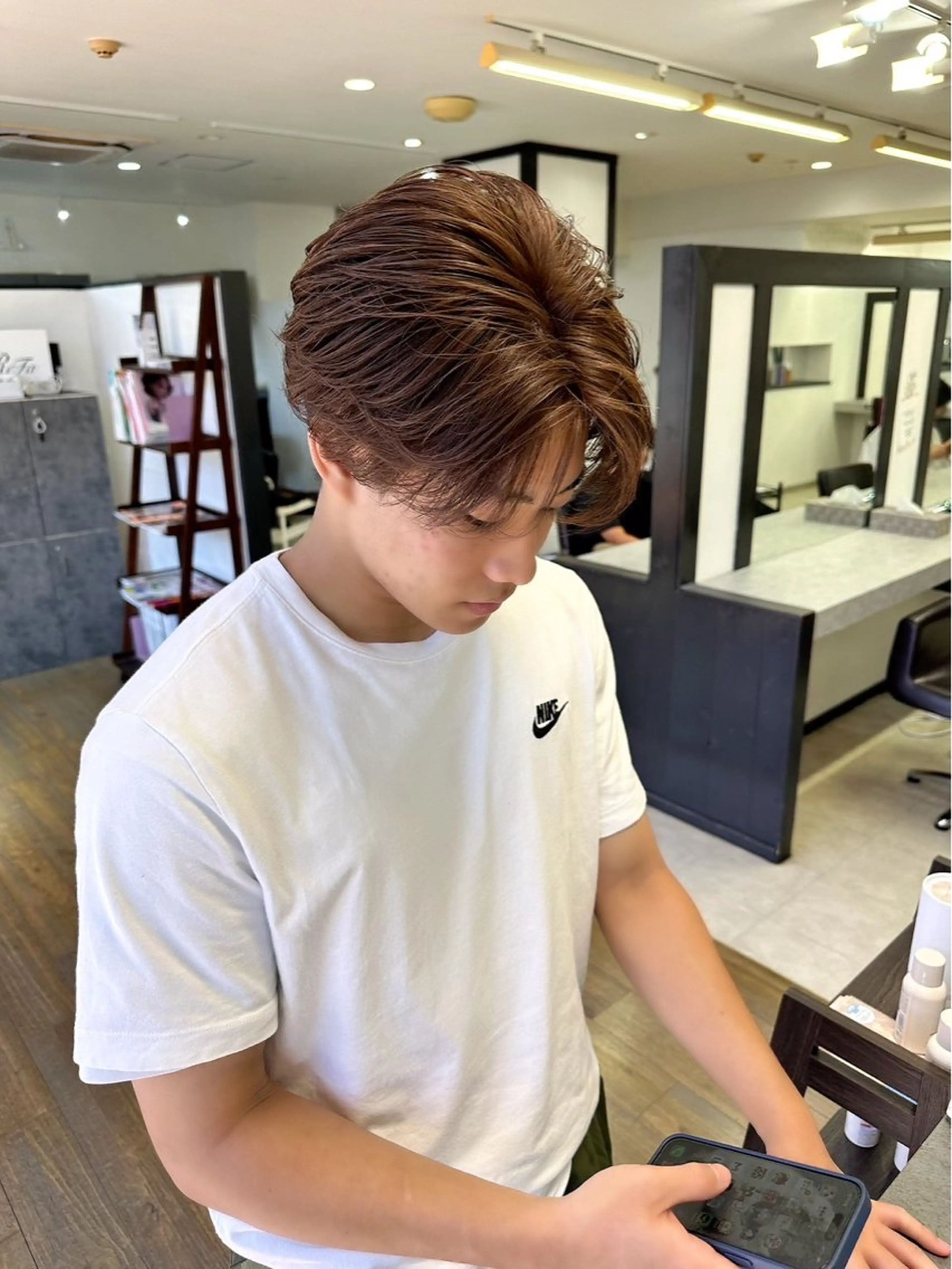 ショート カラー ヘアアレンジ メンズ メンズブリーチ センターパート メンズハイトーン メンズインナーカラー メンズ韓国風 山田 昂太のヘアスタイル