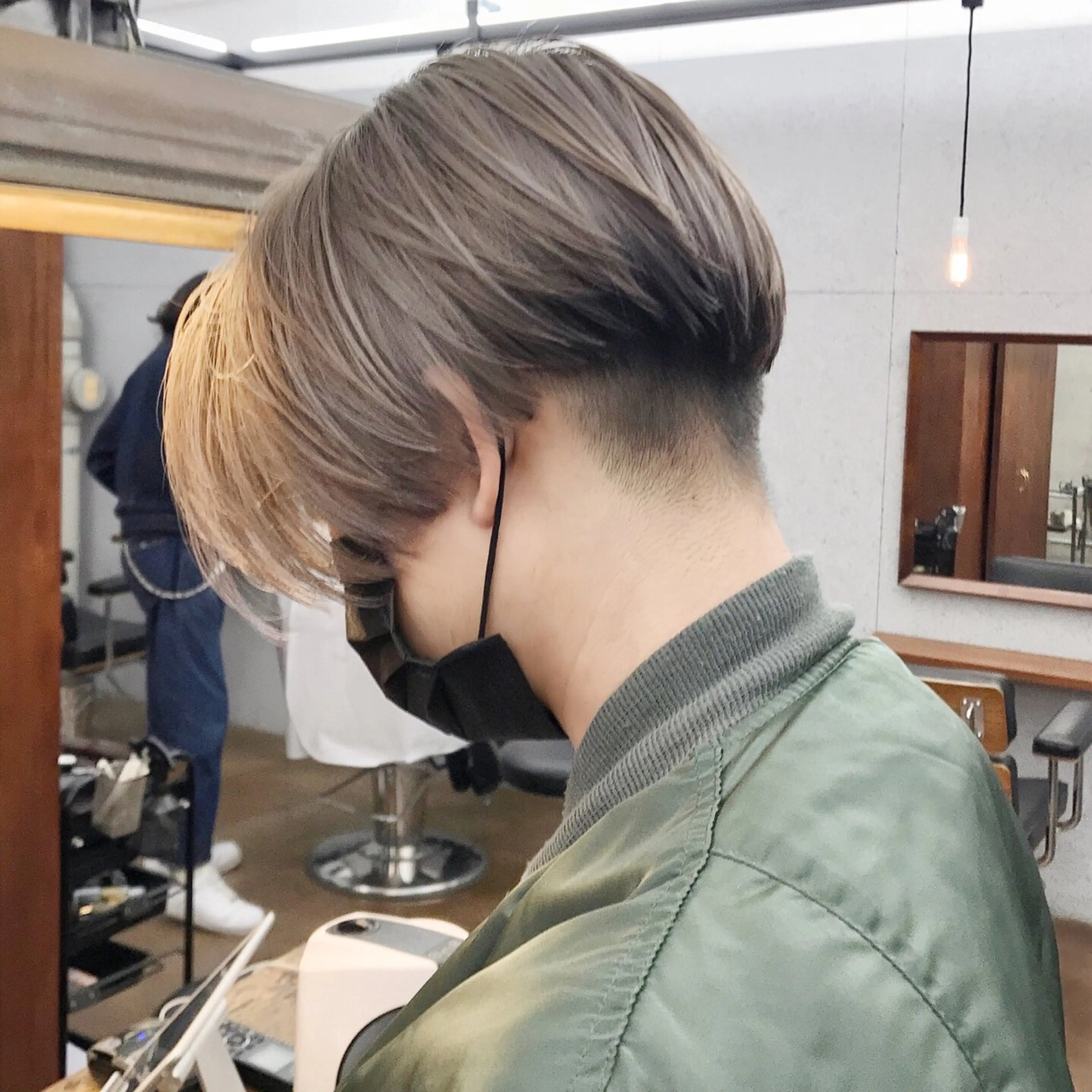 ショート カラー メンズ メンズブリーチ メンズショート ベージュカラー ブリーチ シルバー カット ヘアカラー トリートメント ✂︎ウルフ・ショート ✂︎MIKUNIのヘアスタイル