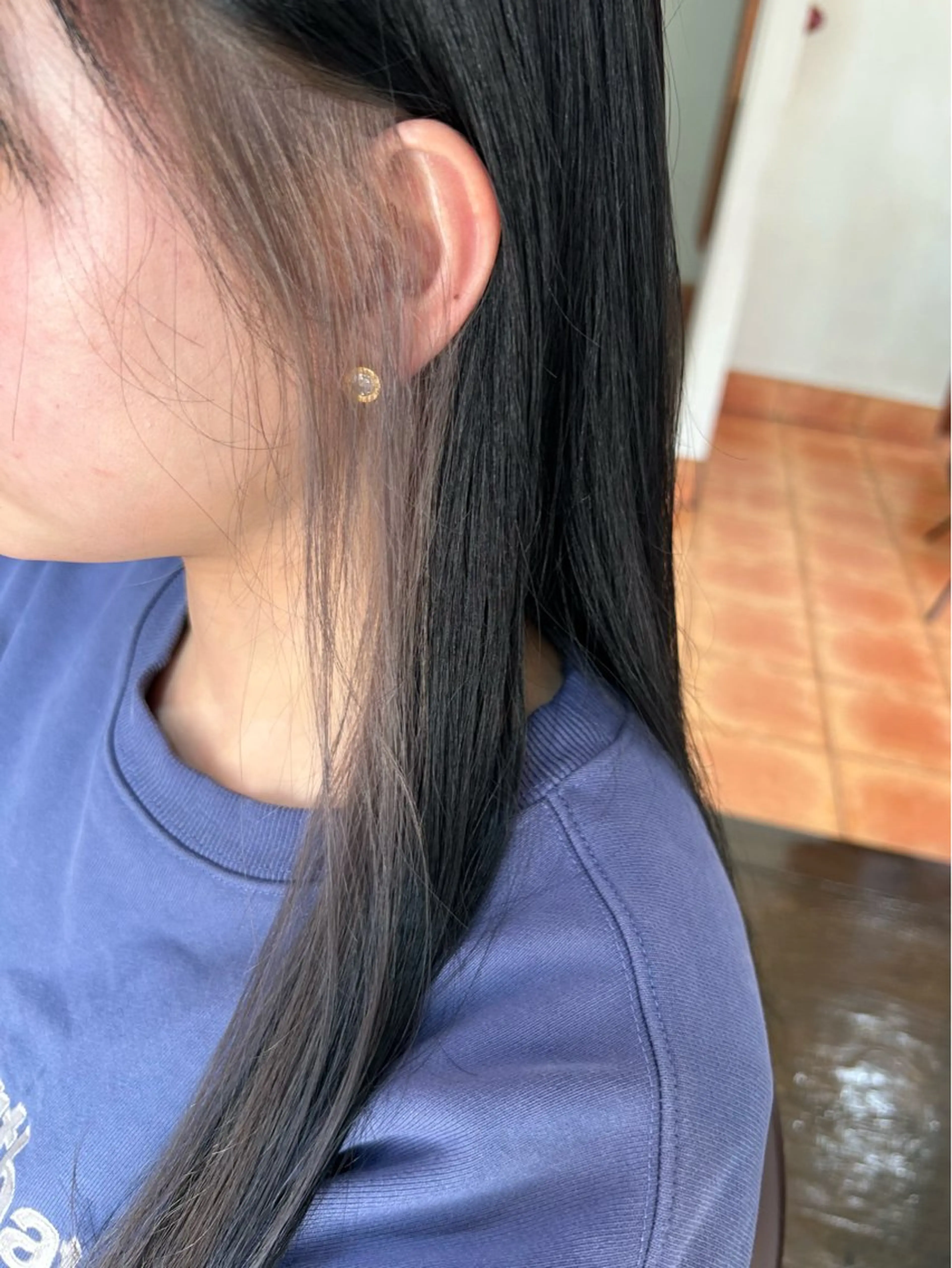 カラー インナーカラー シルバー 坂本 瑞季のヘアスタイル